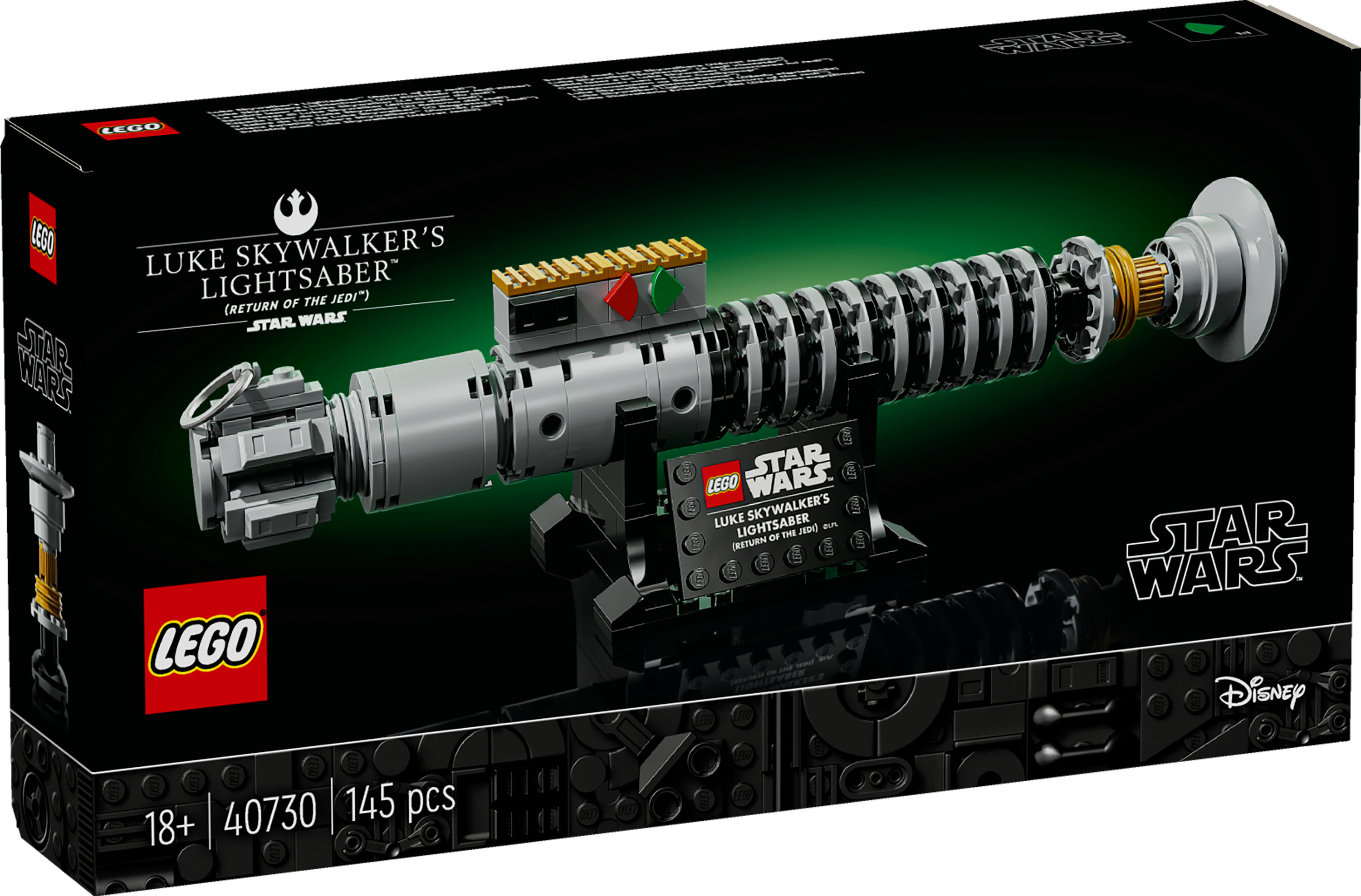 Luke Skywalker'ın ışın kılıcının LEGO set kutusu. Kutu, logolar, bir ışın kılıcı görüntüsü ve metin içeren siyahtır.