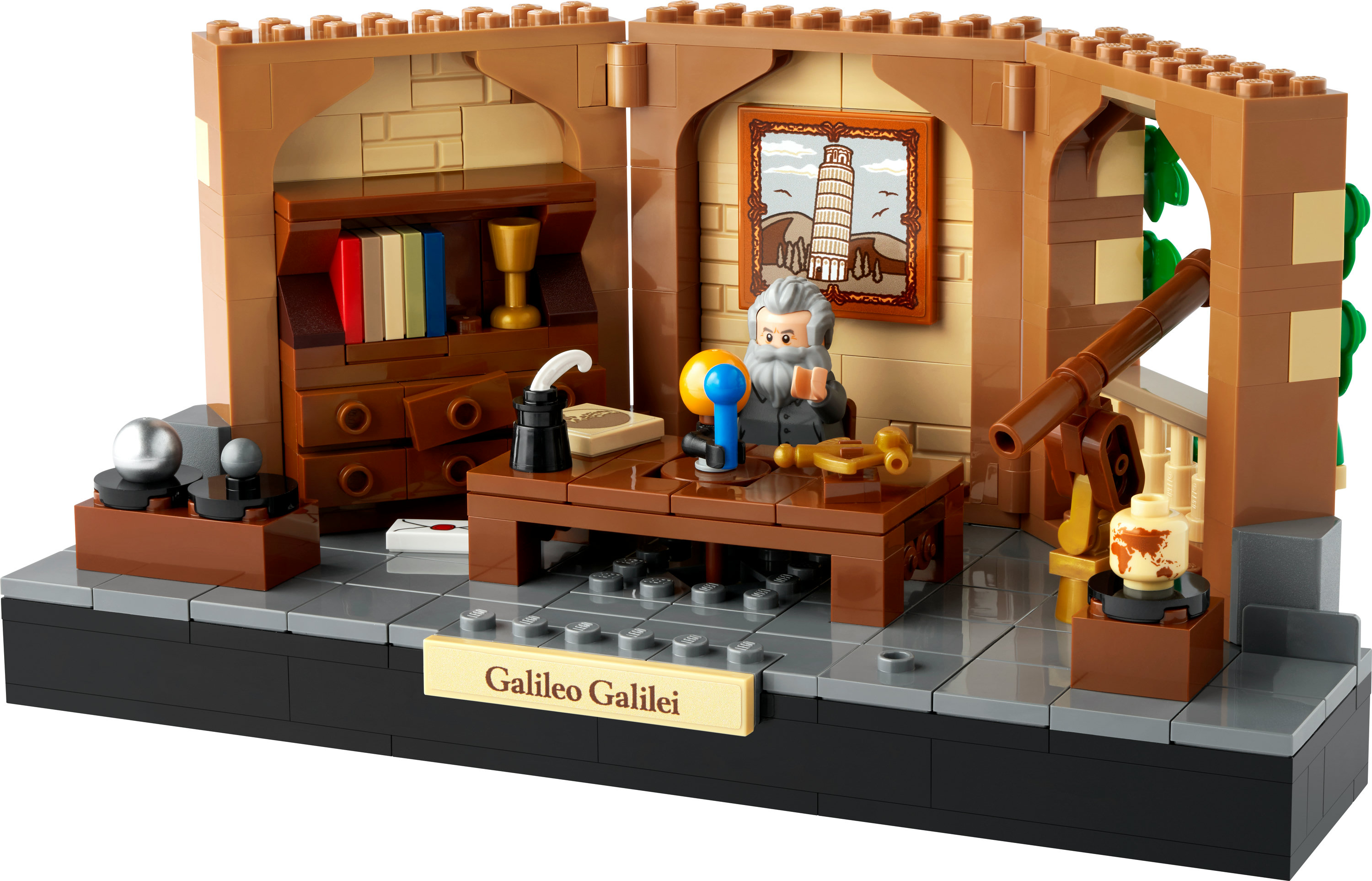 Scena z Lego z figurką Galileusza, biurkiem, teleskopem, książkami i obrazem Krzywej Wieży w Pizie.