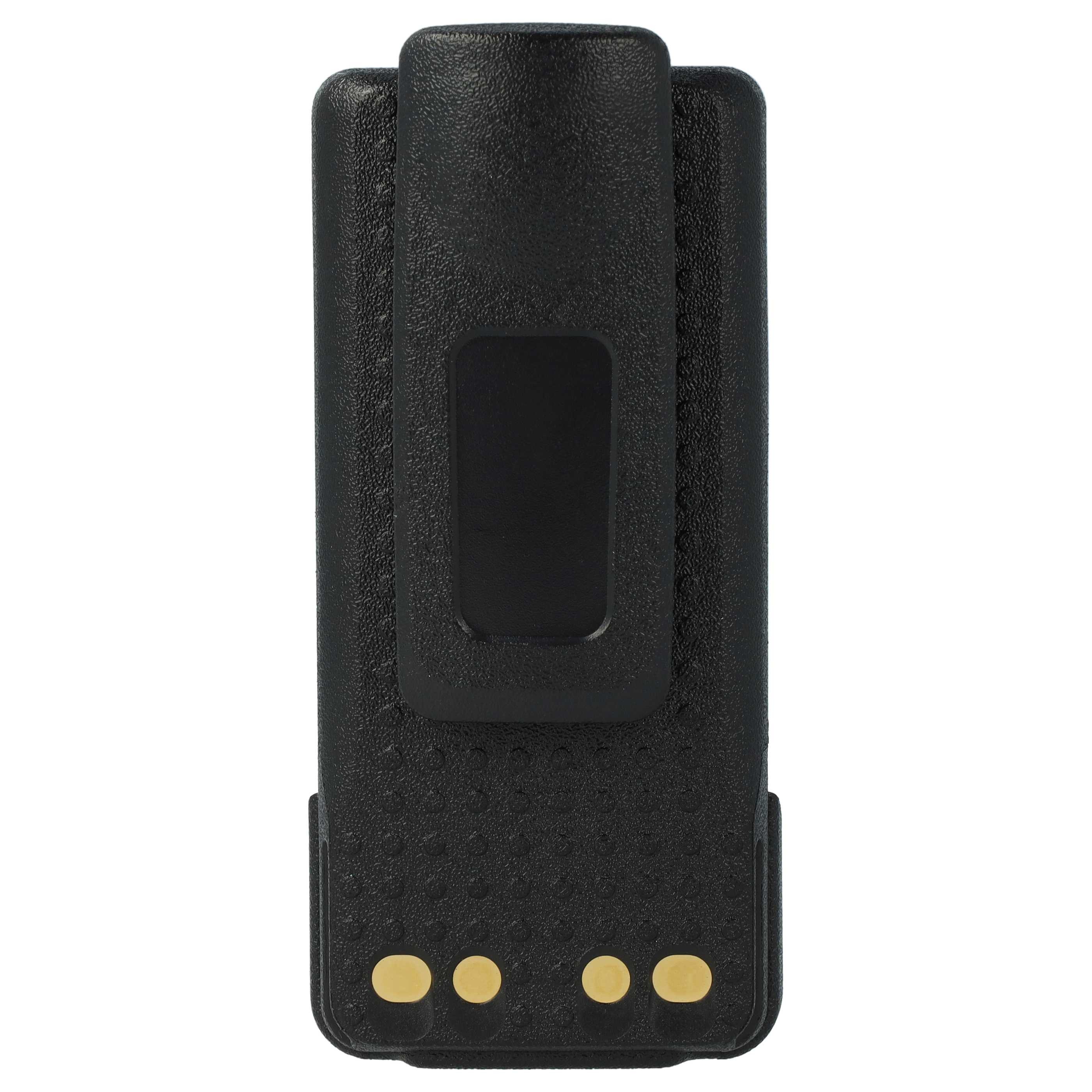 Ein schwarzer Funkgeräte-Akkupack. Er hat einen Gürtelclip auf der Rückseite und vier goldfarbene Kontaktpunkte unten.