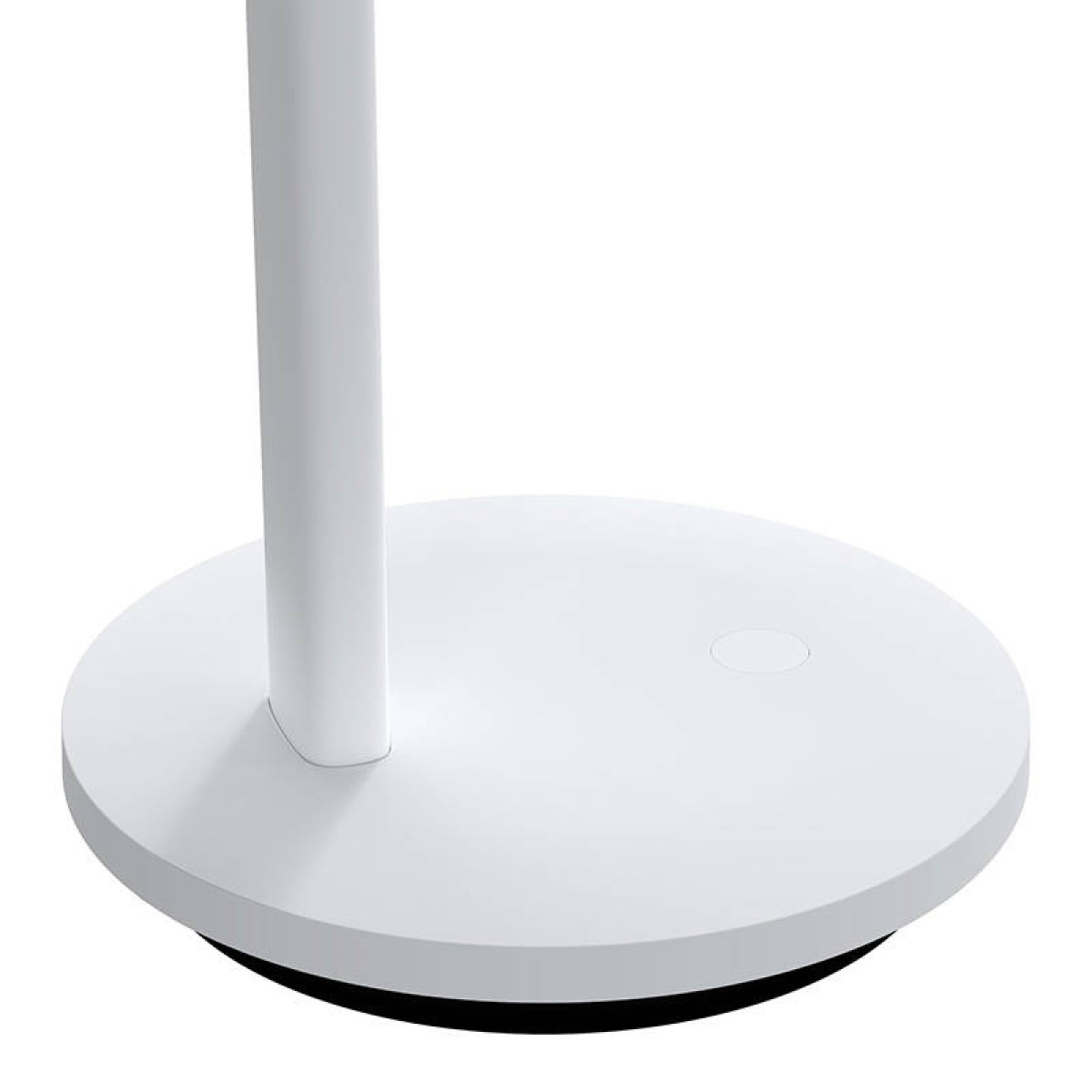 Biała podstawa lampy z okrągłym blatem i pionowym słupem. Czarny pierścień znajduje się u podstawy. Tło jest białe.