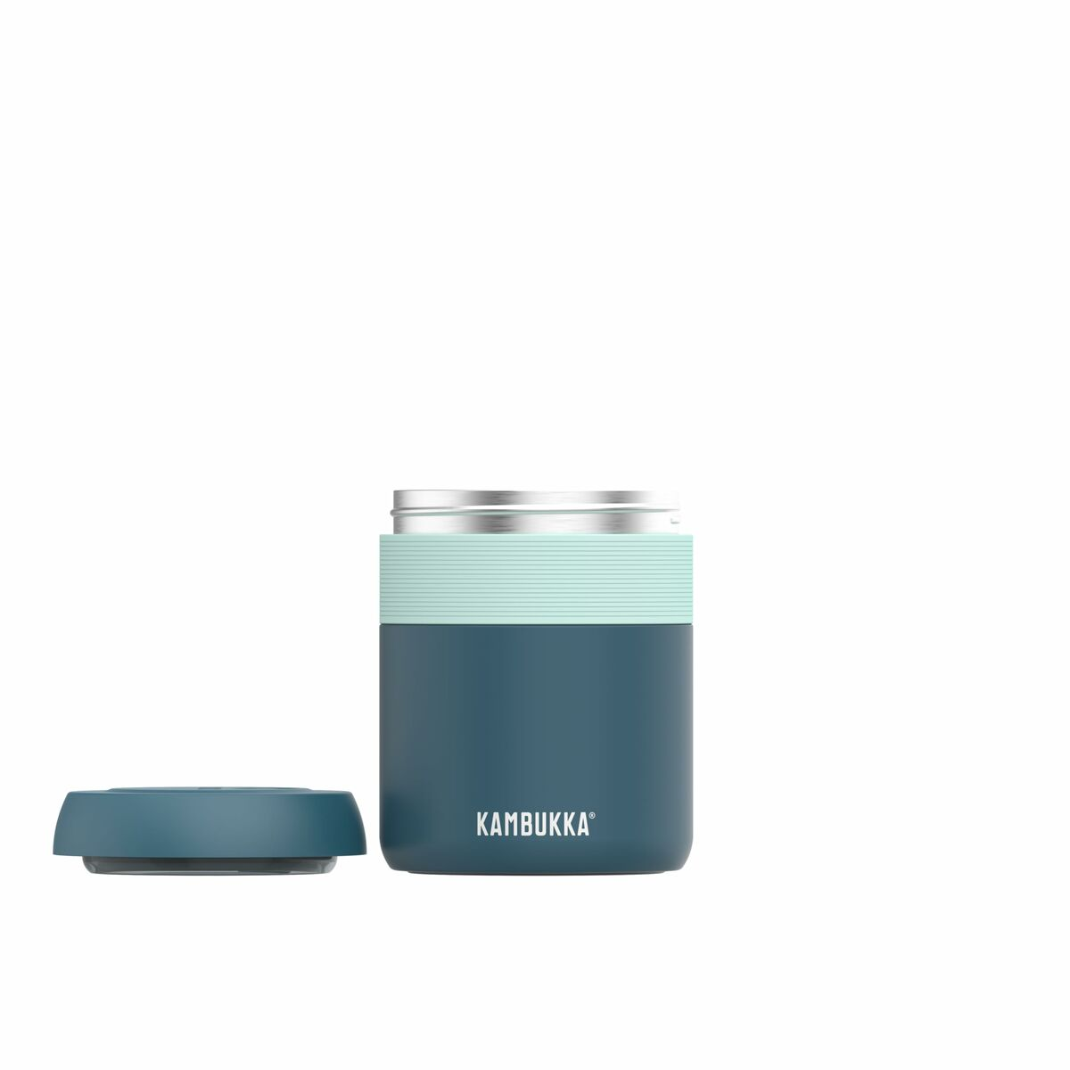 Eine teal Kambukka-Thermoskanne mit offenem Deckel. Die Thermoskanne hat ein hellgrünes Band und einen silbernen Deckel. Weißer Hintergrund.
