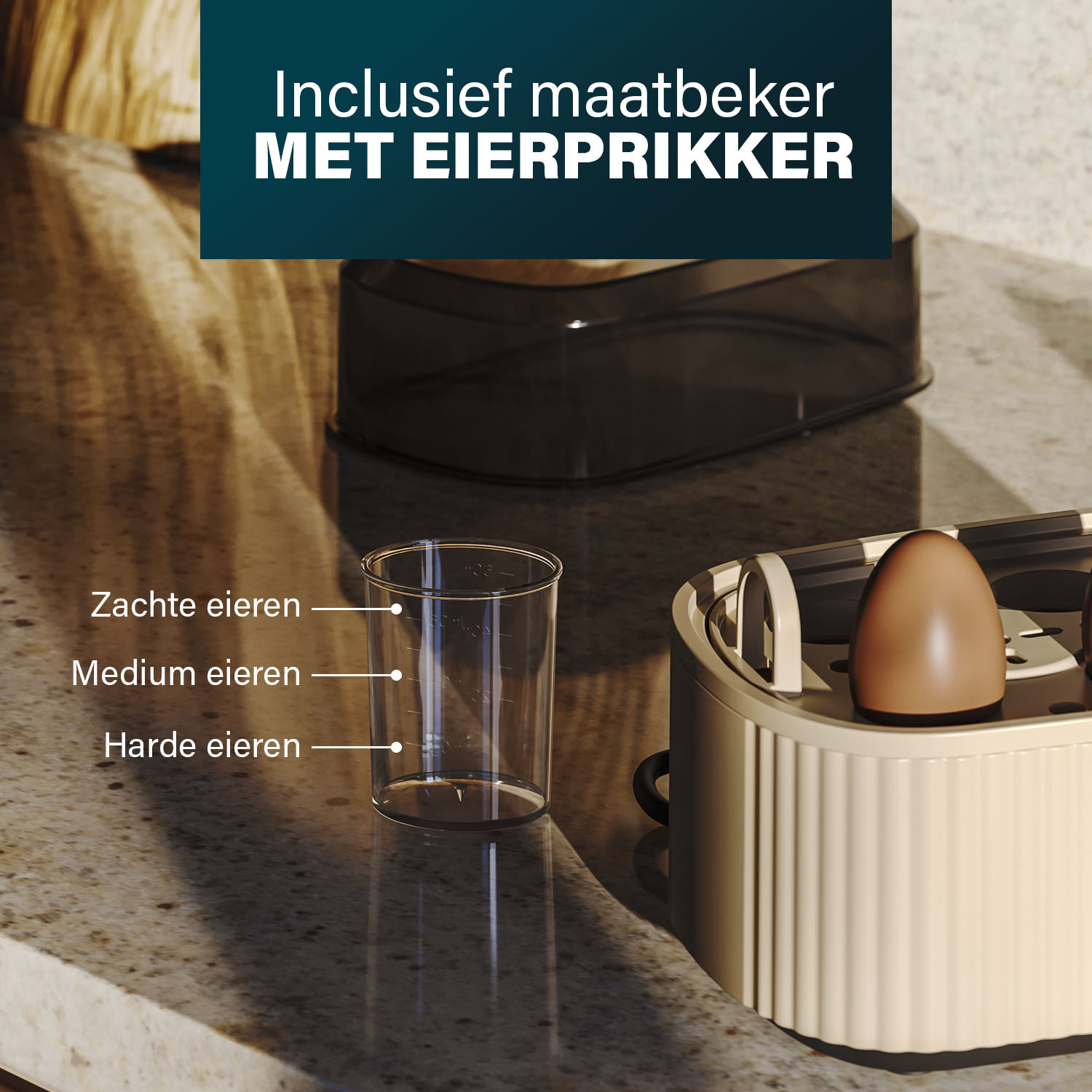 Urządzenie do gotowania jajek z jajkiem w środku, miarką i tekstem po holendersku, wskazującym różne poziomy dla jajek na miękko, średnio i twardo.