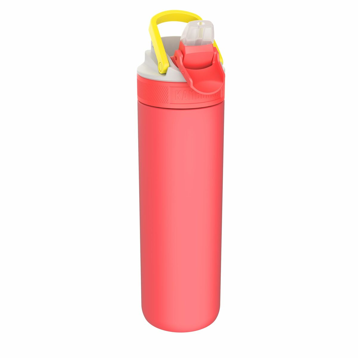 Eine korallenfarbene Wasserflasche mit gelbem Griff und rotem Deckel auf weißem Hintergrund.