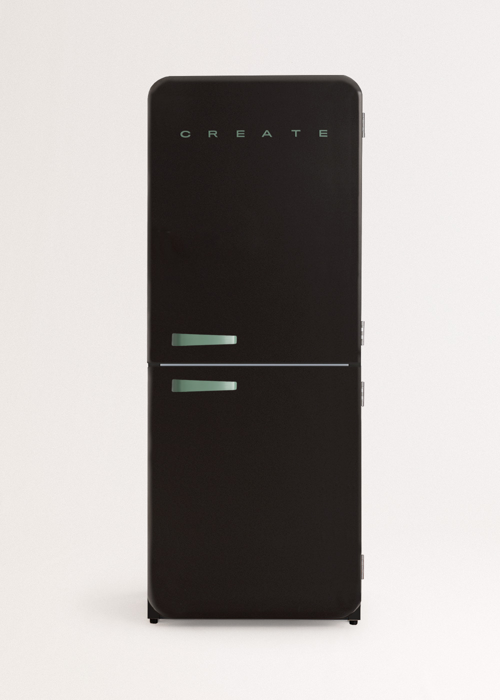 Un refrigerador negro retro contra un fondo blanco. Tiene manijas verdes y la palabra 'CREATE' en la parte superior.