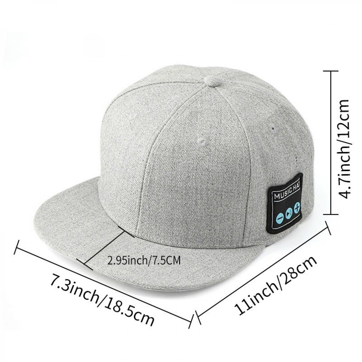 Graue Baseballkappe mit Maßangaben. Mit 'MUSIC HAT' Logo und Bedientasten. Maße: 7,3 Zoll/18,5 cm, 11 Zoll/28 cm, 4,7 Zoll/12 cm.