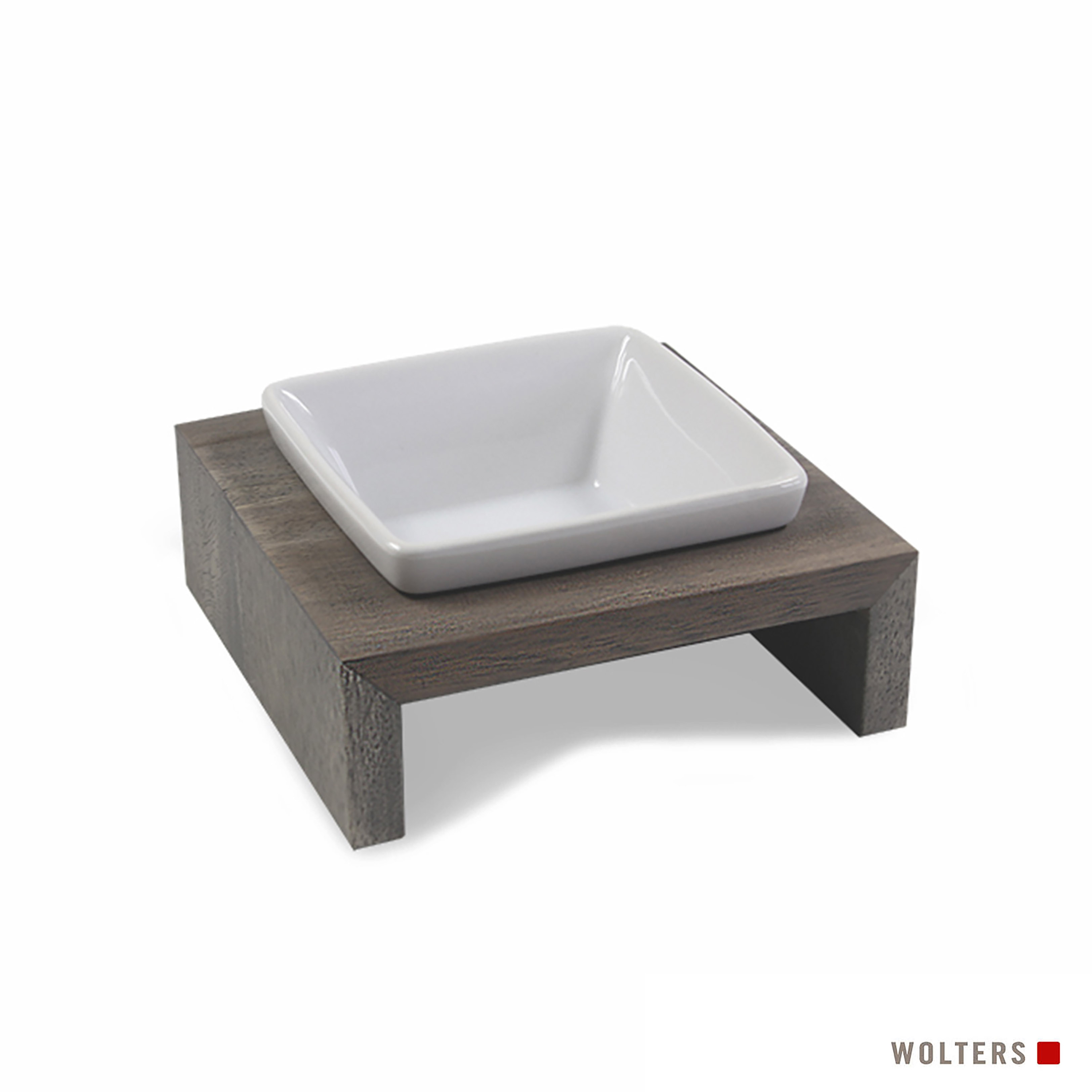 Eine weiße quadratische Schüssel steht auf einer Holzplattform. Die Plattform ist dunkelbraun mit weißem Hintergrund.