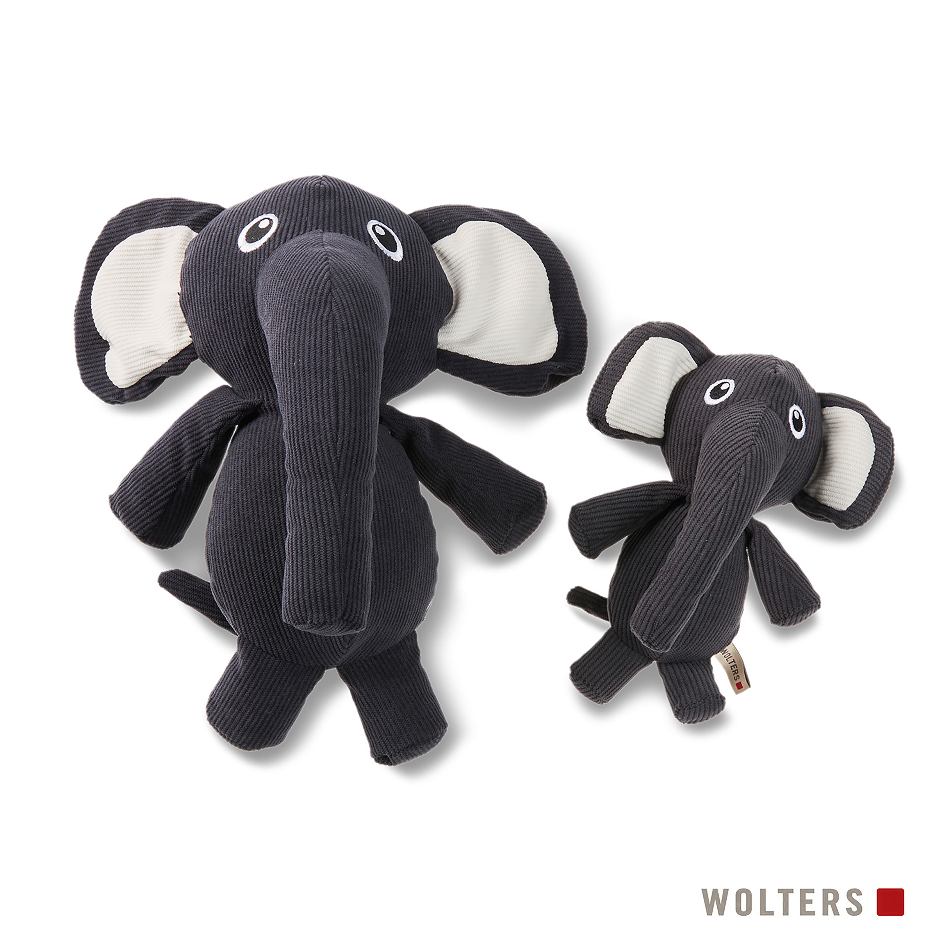Zwei graue Elefanten-Plüschtiere auf weißem Hintergrund. Der größere hat weiße Ohren, der kleinere hat ein Wolters-Etikett.