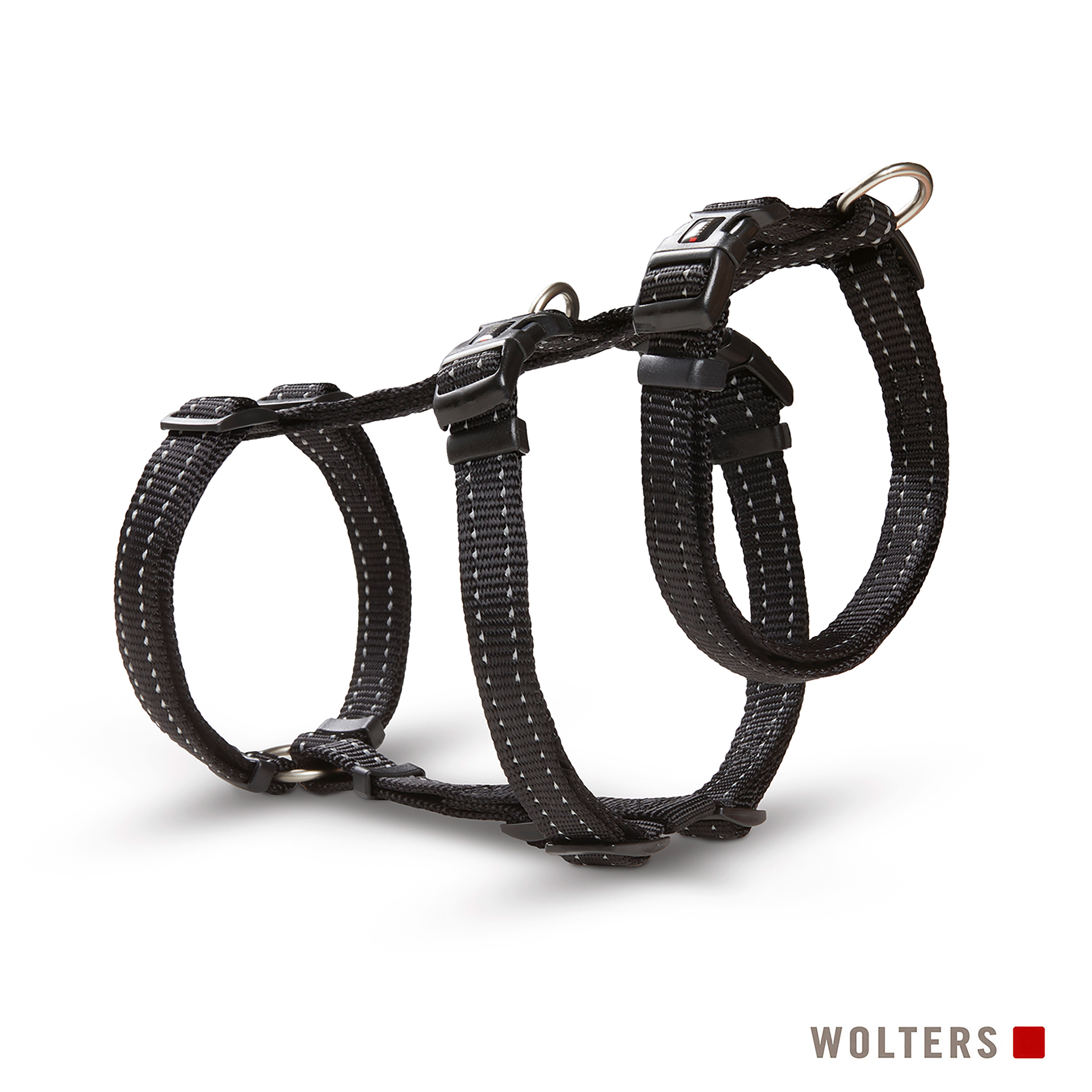 Schwarzes Hundegeschirr mit weißen Nähten und Metallringen, auf weißem Hintergrund. Der Markenname steht unten.