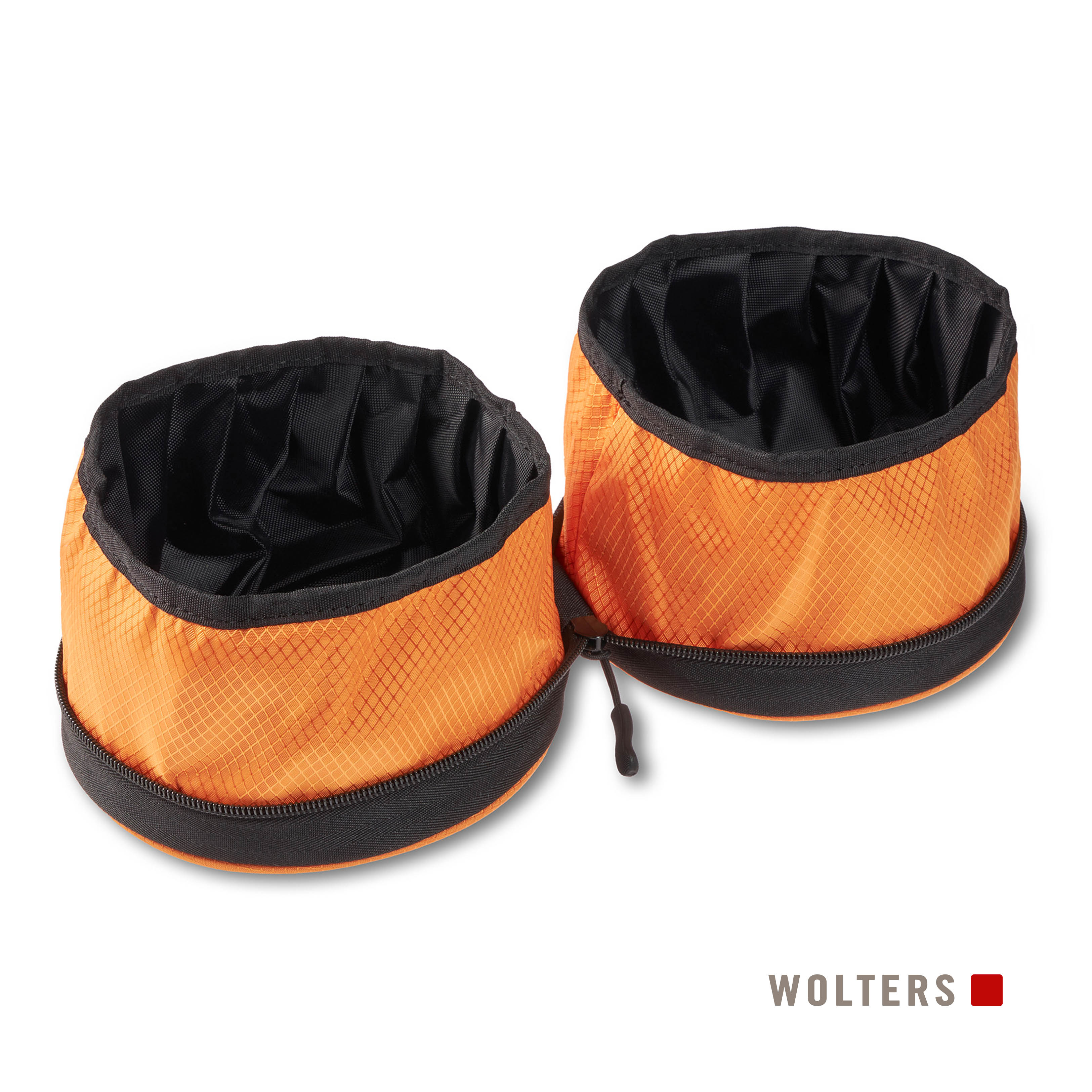 Zwei orangefarbene, zusammenklappbare Schalen mit schwarzem Rand und Innenfutter vor weißem Hintergrund, mit Reißverschluss.