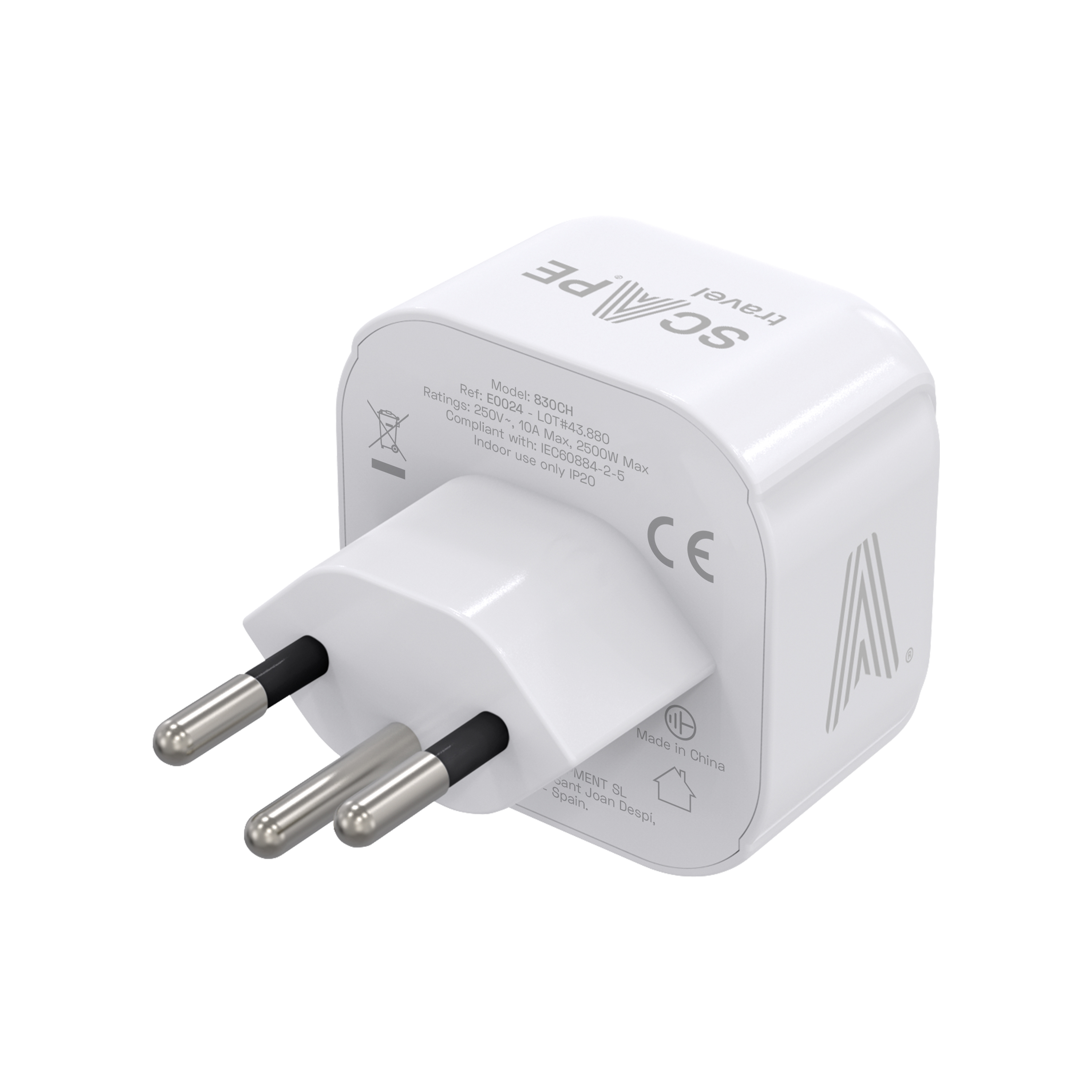 Un adaptador de viaje blanco con clavijas plateadas. Tiene la marca 'SCAPE travel'. El texto 'Made in China' es visible.
