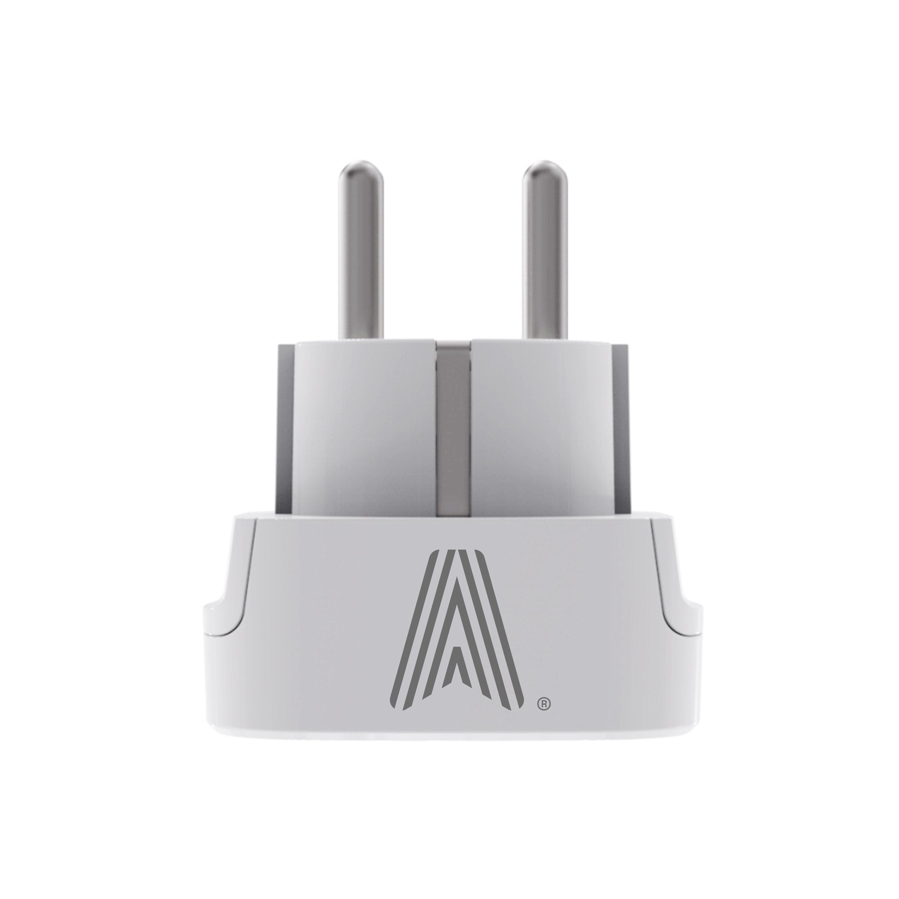 Un adaptador de corriente blanco con dos clavijas plateadas. Tiene un logotipo con líneas grises en el frente y un fondo blanco.