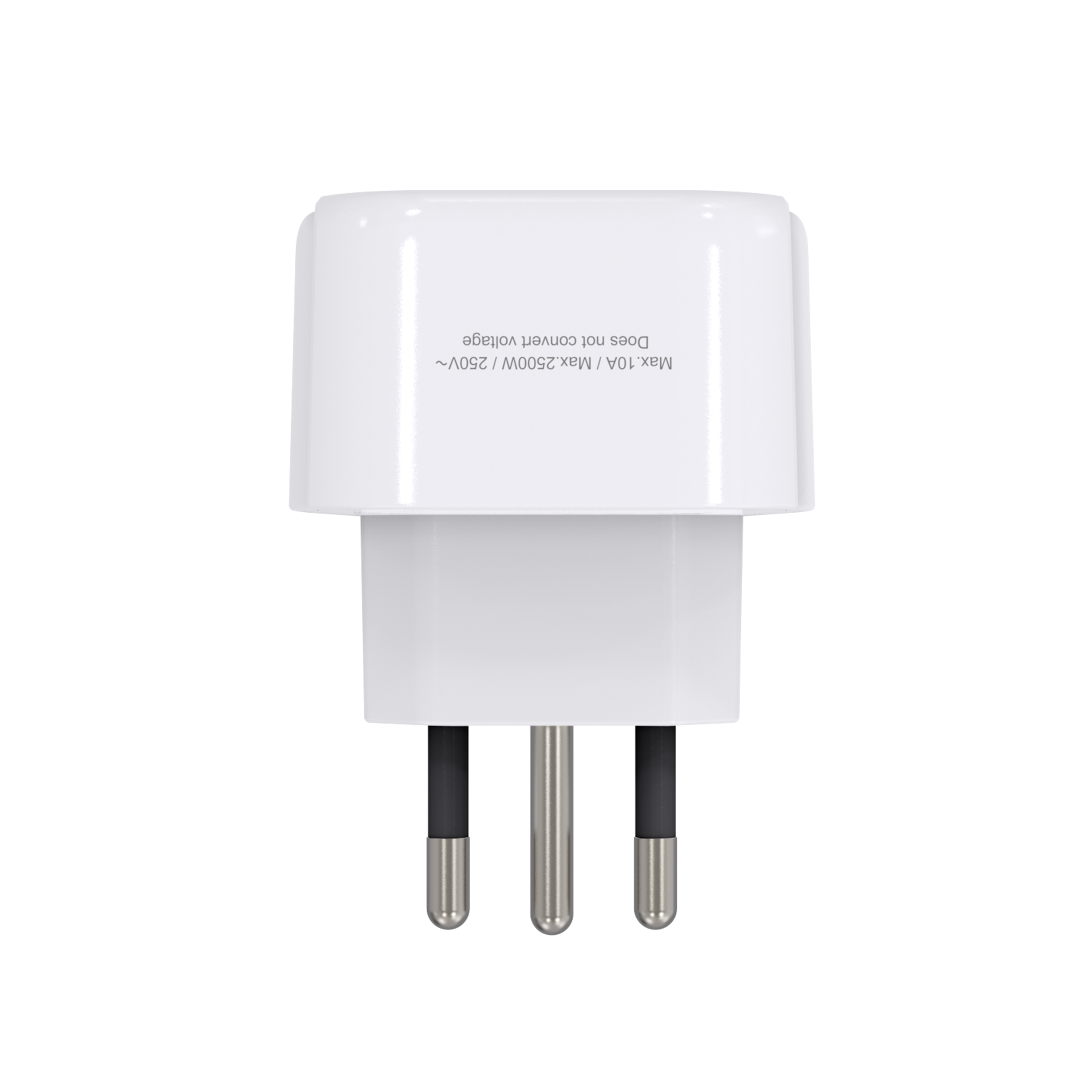 Un adaptador blanco con tres clavijas, dos negras y una plateada. El texto indica el voltaje y no convierte.
