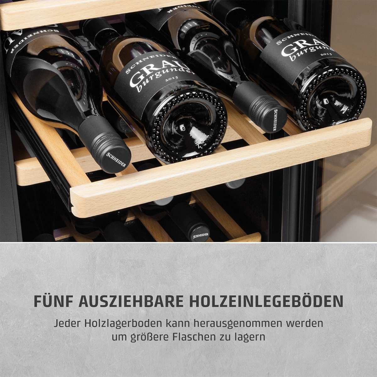 Wein in Flaschen auf Holzregalen. Auf den Etiketten steht 'GRA burgund'. Die Regale befinden sich in einem Weinkühler. Text unten.