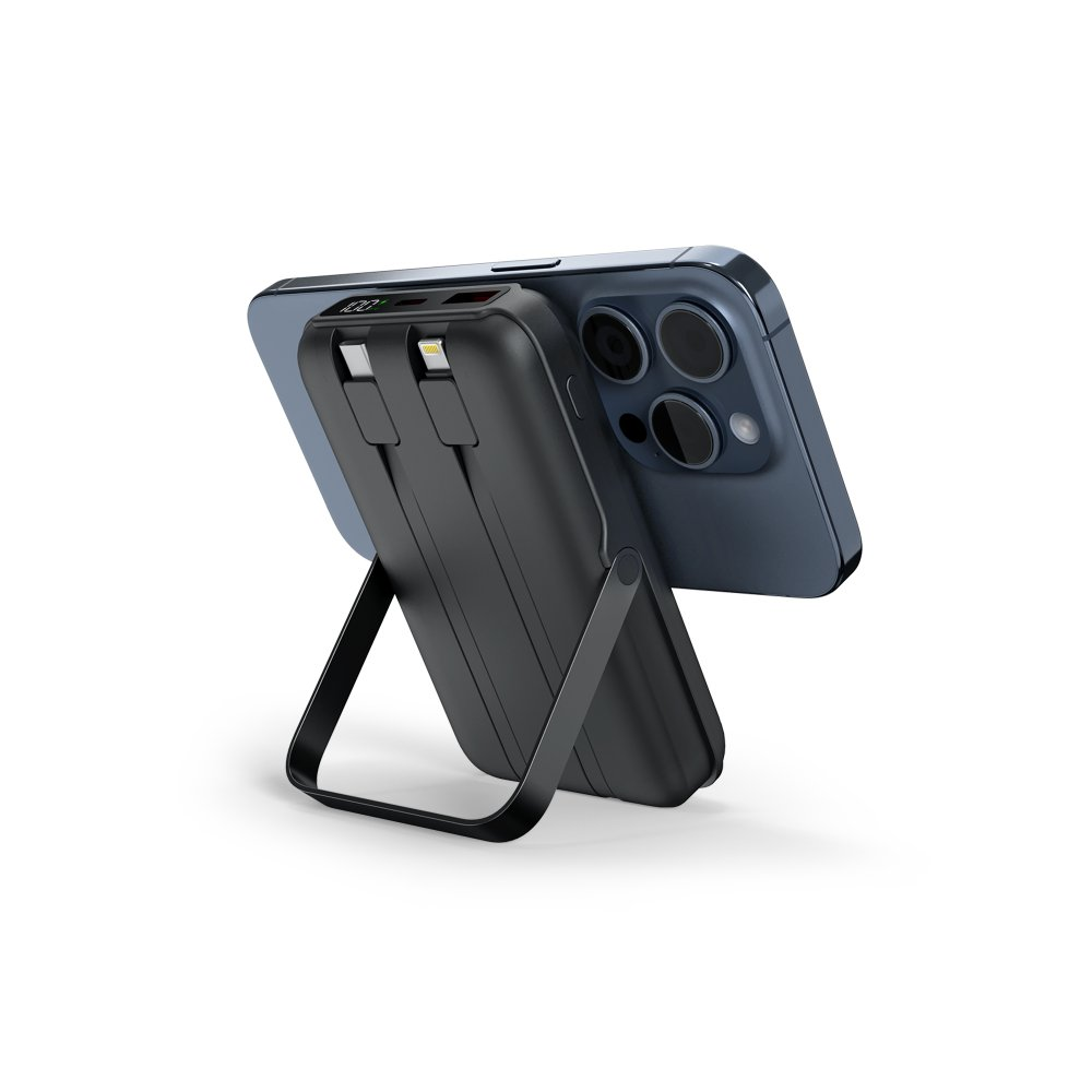 Czarny power bank z telefonem na górze, wspierany przez stojak. Telefon jest ciemnoniebieski.