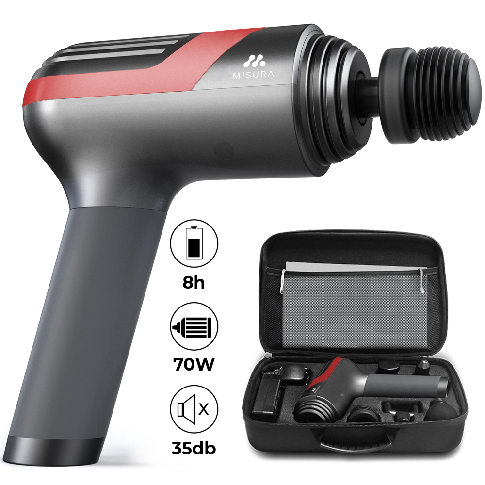 Szary i czarny pistolet do masażu z czerwonymi akcentami. Walizka zawiera pistolet, akcesoria i elementy ładowania. Ikony wyświetlają dane baterii i mocy.