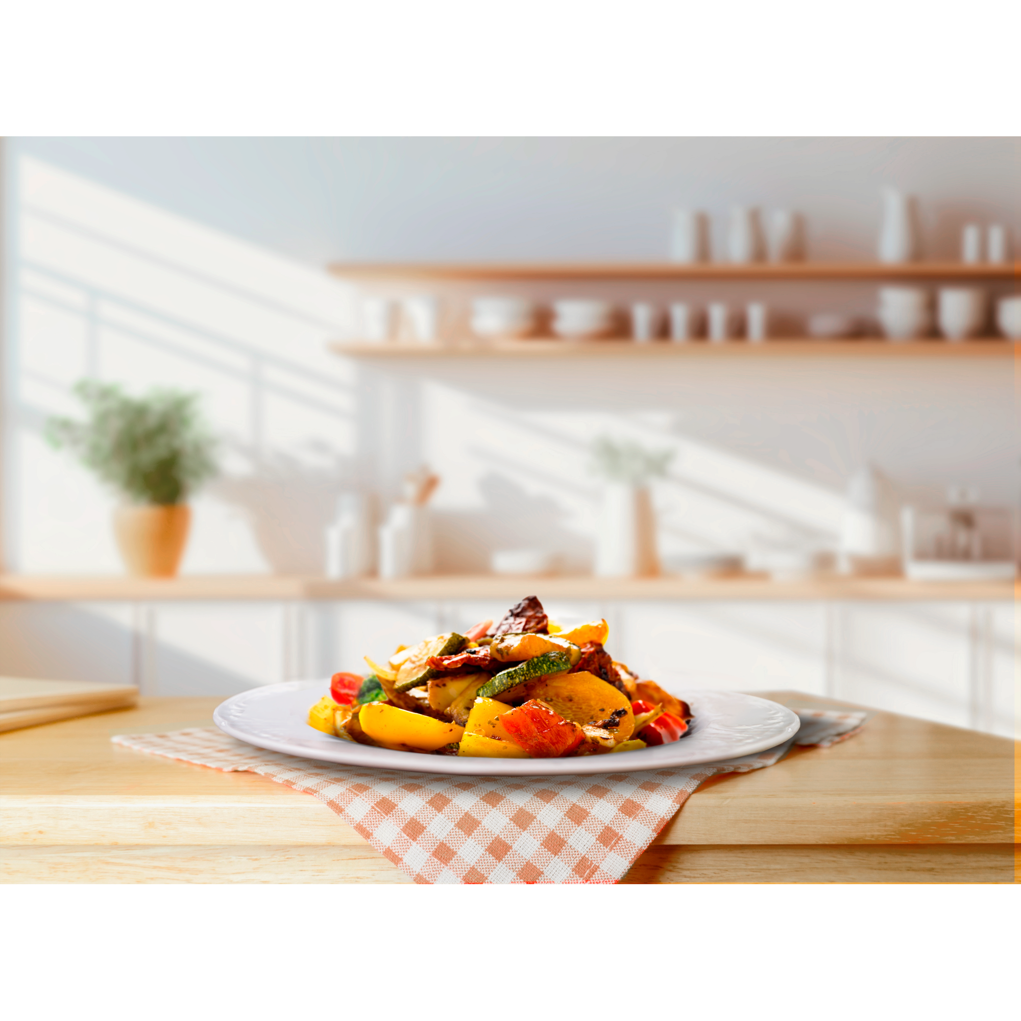 Talerz gotowanych warzyw na drewnianym stole z kraciastą serwetką. Tło kuchni z półkami i oknem.