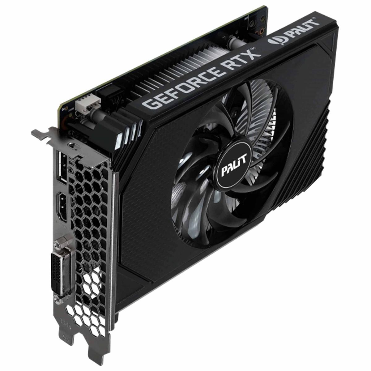 Una scheda grafica Palit GeForce RTX nera. Ha una ventola di raffreddamento, varie porte e il logo Palit. Lo sfondo è bianco.