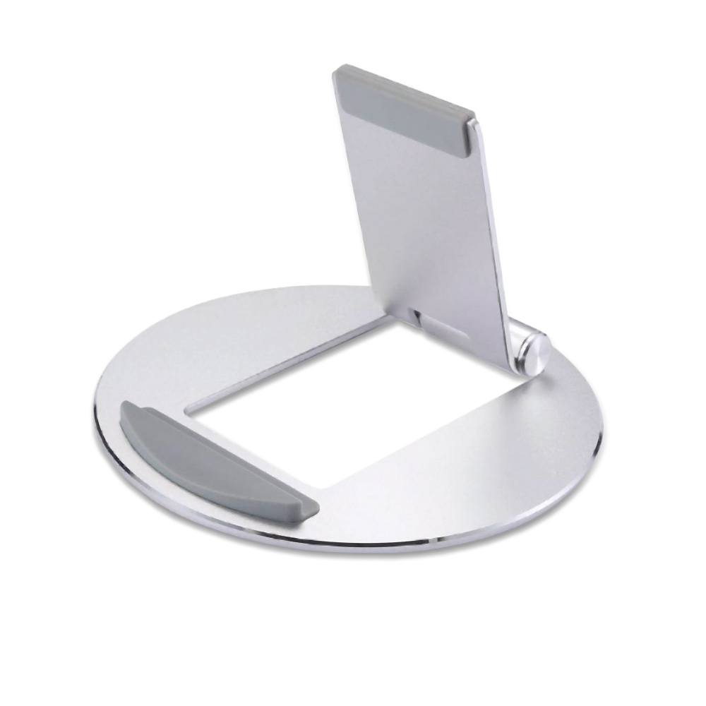 Un soporte plateado para teléfono con base redonda y soporte vertical rectangular, con acolchado gris en la base y el soporte.