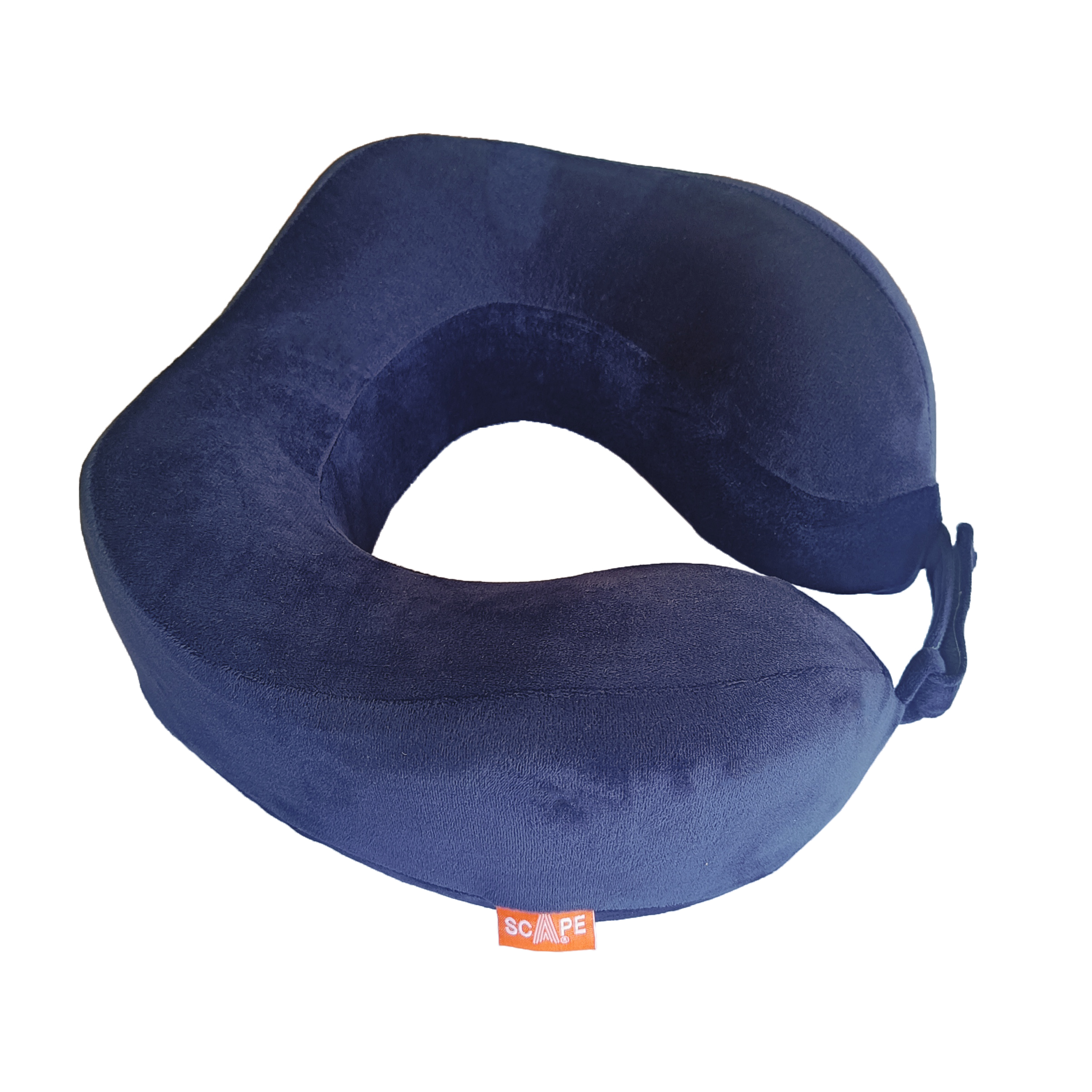 Una almohada de viaje azul marino sobre un fondo blanco. Tiene una etiqueta que dice SCAPE.