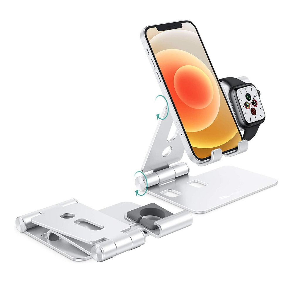 Supporto argento per telefono e orologio con telefono che mostra un'immagine colorata e orologio che mostra l'ora. Supporto piegato in primo piano.