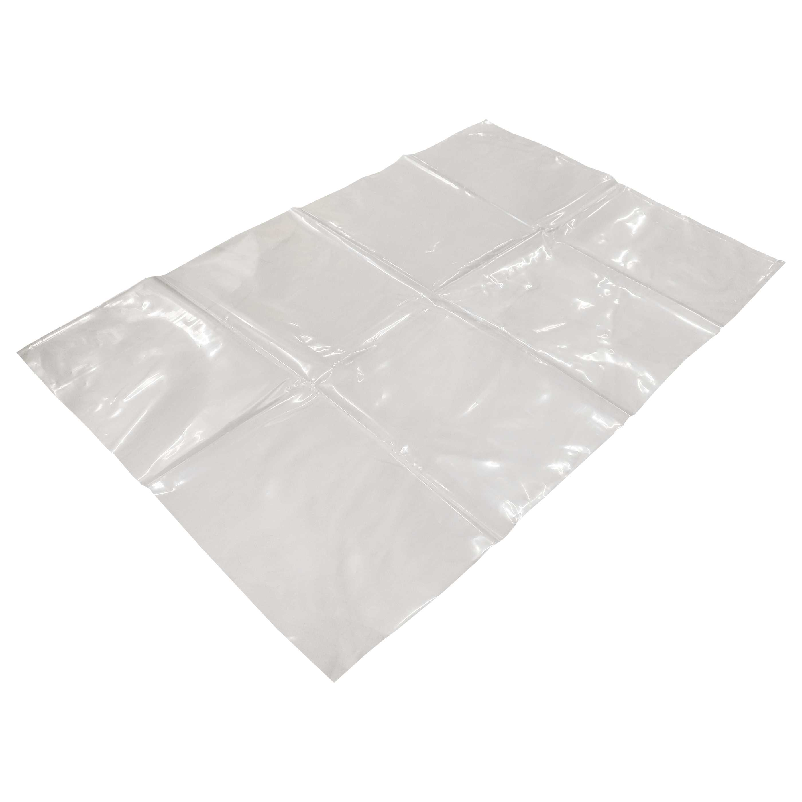 Ein klares, rechteckiges Plastikblatt liegt auf weißem Hintergrund. Es hat Knicke und Falten.