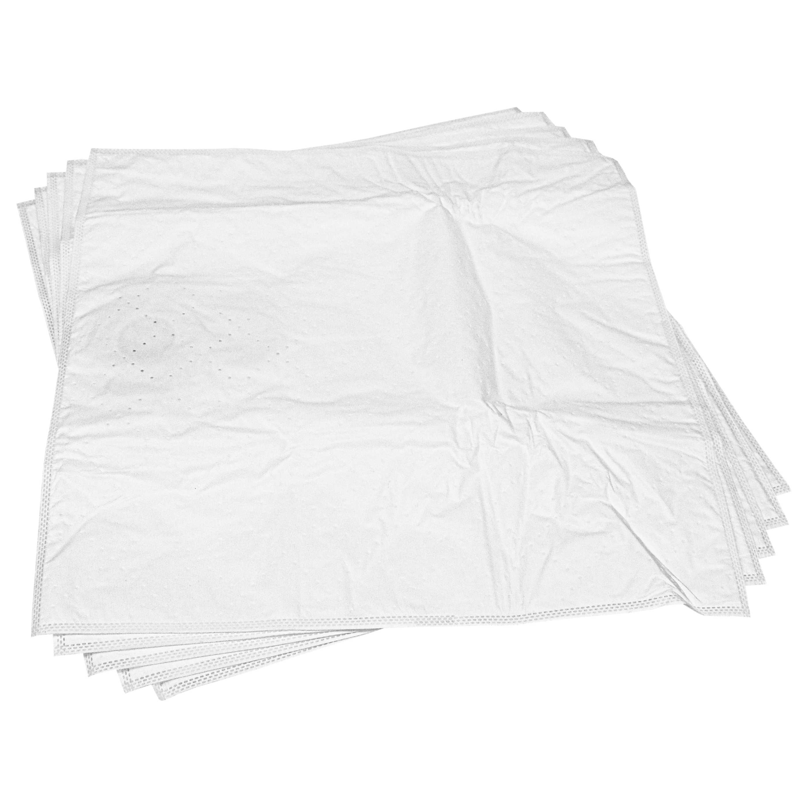 Ein Stapel weißer, quadratischer Stoffstücke, möglicherweise Vlies. Der Stoff hat eine leicht strukturierte Oberfläche mit Perforationen.