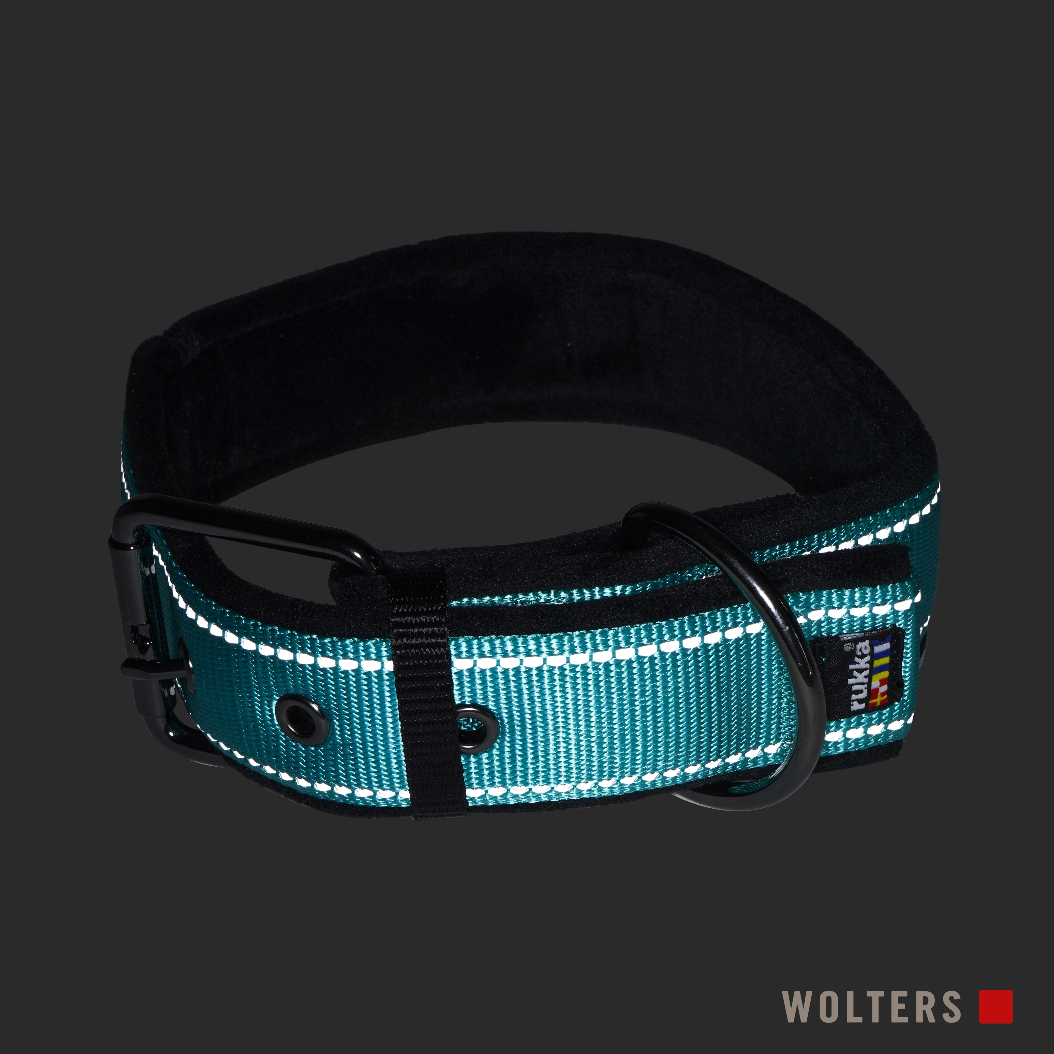 Türkisfarbenes Hundehalsband mit weißen Nähten und schwarzer Hardware. Schwarze Innenpolsterung. Der Markenname 'WOLTERS' steht unten.