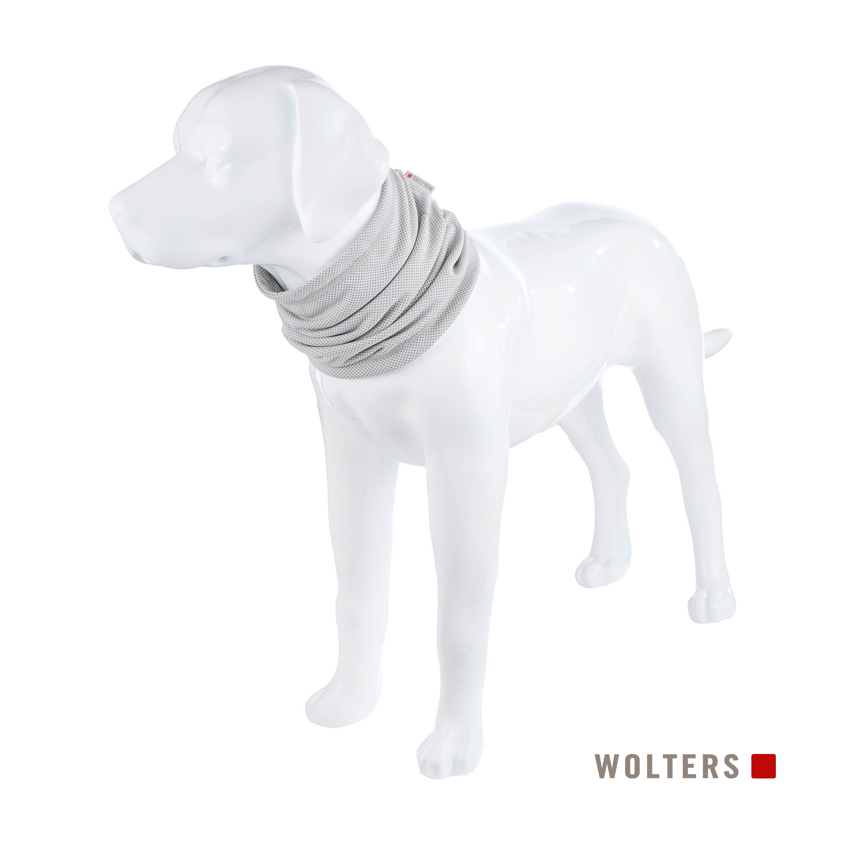 Eine weiße Hunde-Mannequin trägt einen hellgrauen Halstuch. Der Markenname Wolters steht unten rechts.
