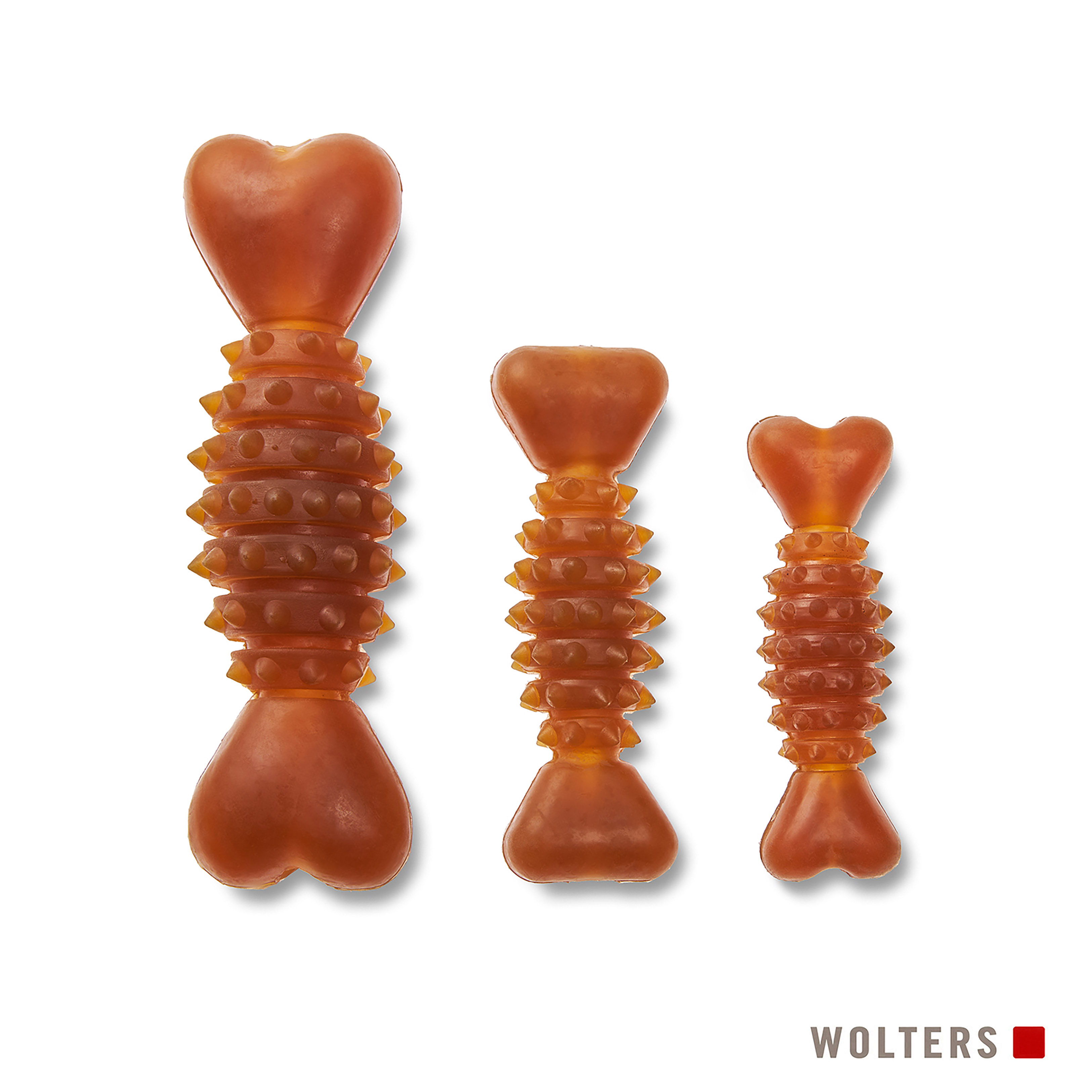 Drei orangefarbene Hundekauspielzeuge in Knochenform. Die Spielzeuge haben an jedem Ende eine Herzform und Stacheln am Körper.