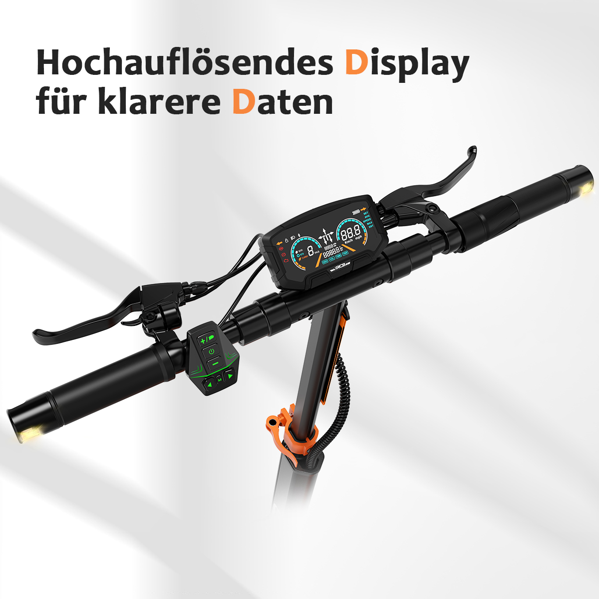 Schwarzer Elektroroller-Lenker mit Digitalanzeige, die Geschwindigkeit und andere Daten anzeigt. Der Roller hat schwarze und orangefarbene Akzente.