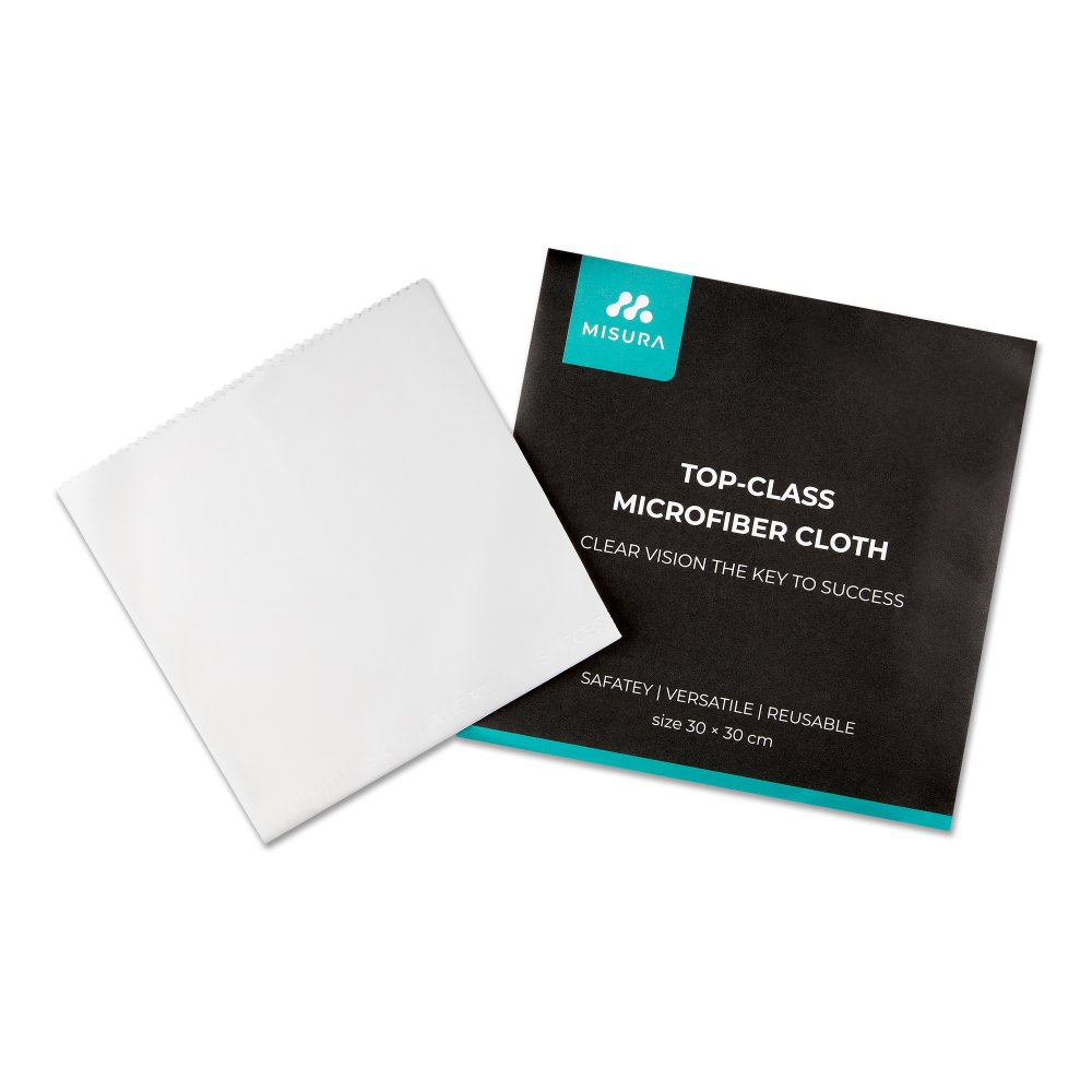 Un paño de microfibra blanco junto a un paquete negro y verde azulado. El paquete dice 'TOP-CLASS MICROFIBER CLOTH' y la marca 'MISURA'.