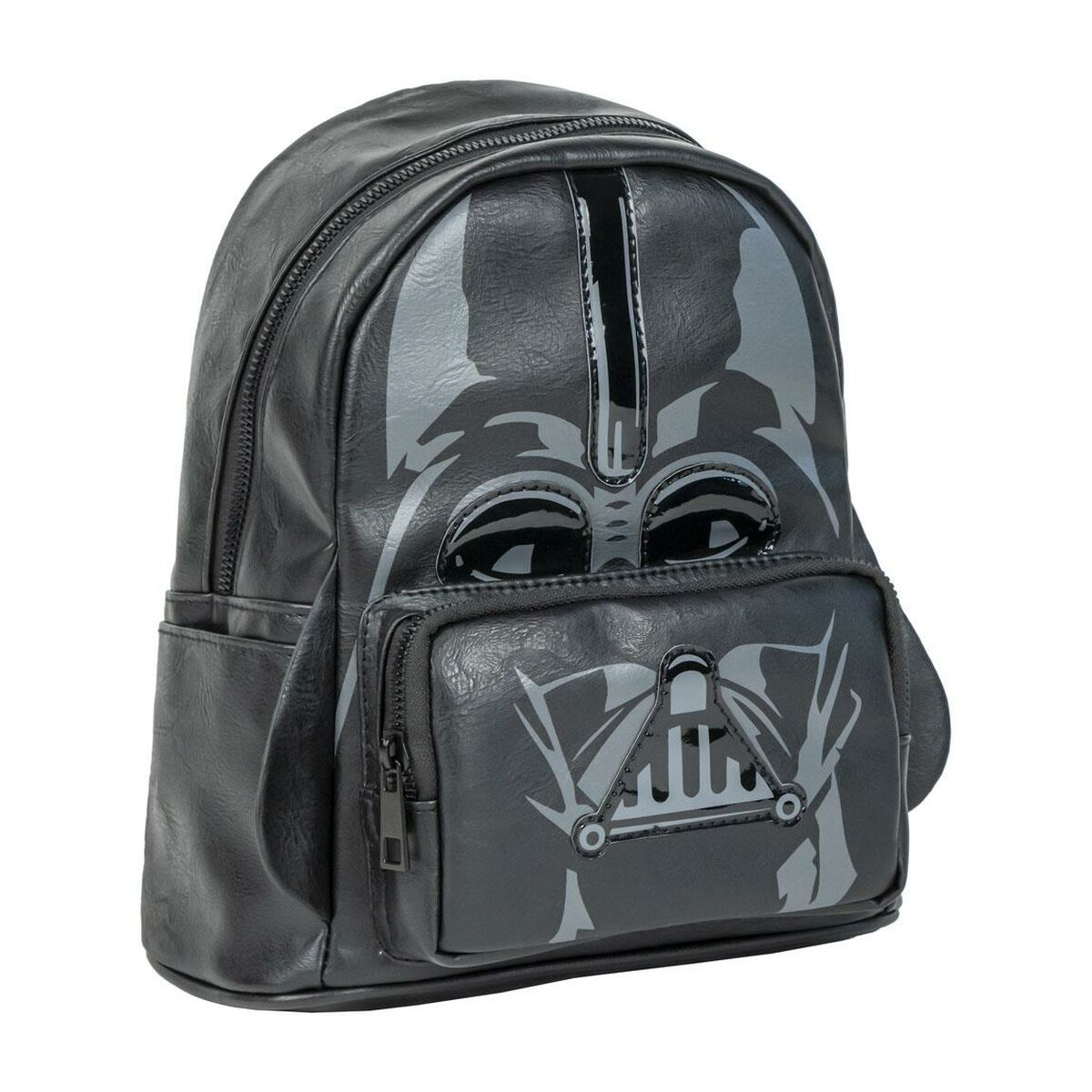 Mochila negra con la cara de Darth Vader en gris. Tiene cremalleras, bolsillos y un pequeño bolsillo frontal con detalles de la máscara de Vader.