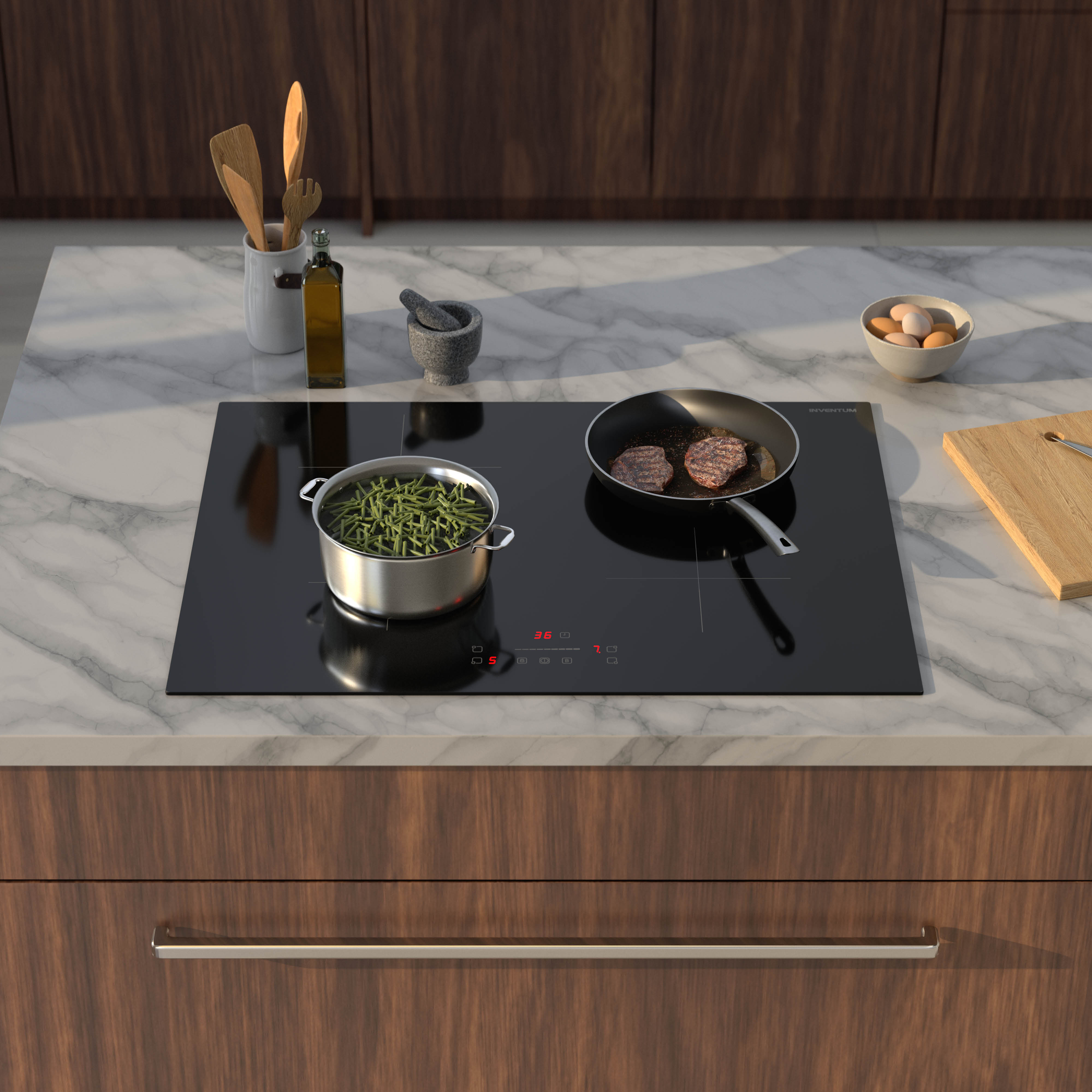 Keuken scène. Een inductiekookplaat met eten dat wordt gekookt. Eieren, keukengerei en olie op het aanrecht.