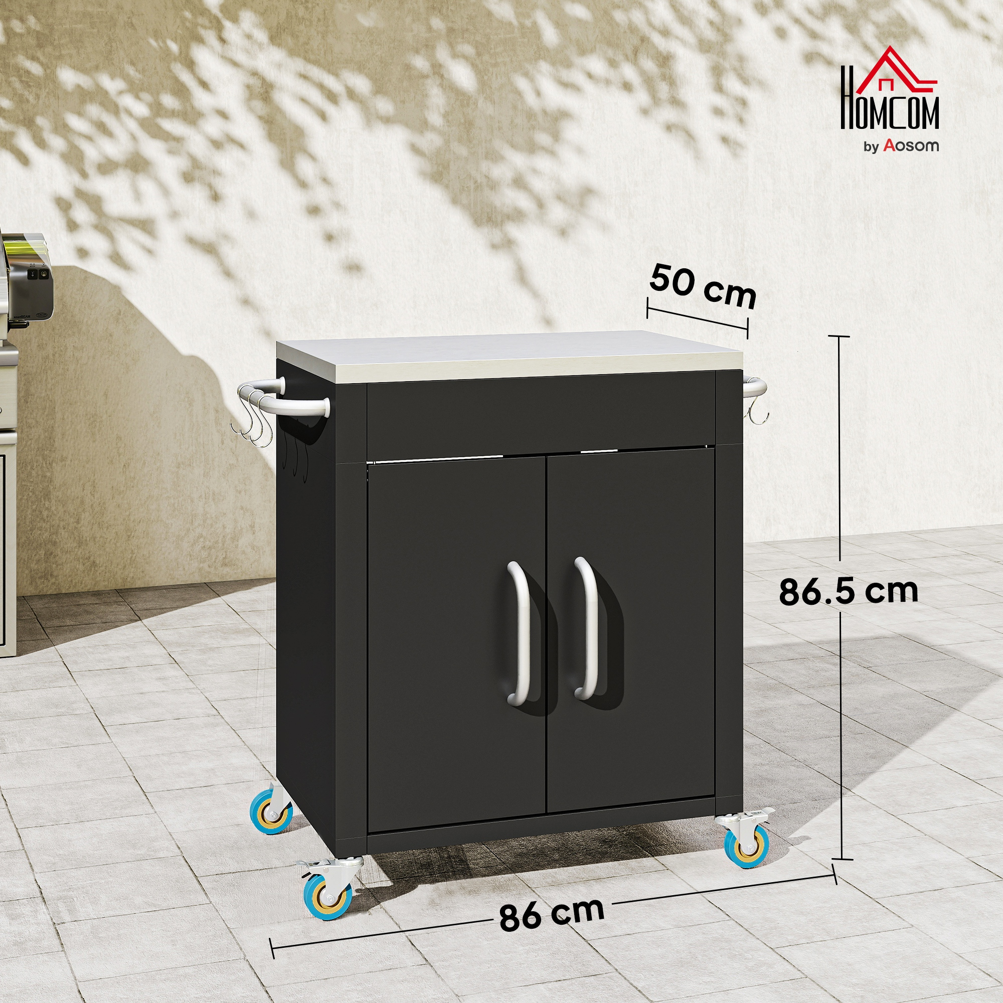 Un mobile da cucina nero da esterno con piano bianco. Ha ruote e maniglie. Dimensioni visualizzate.