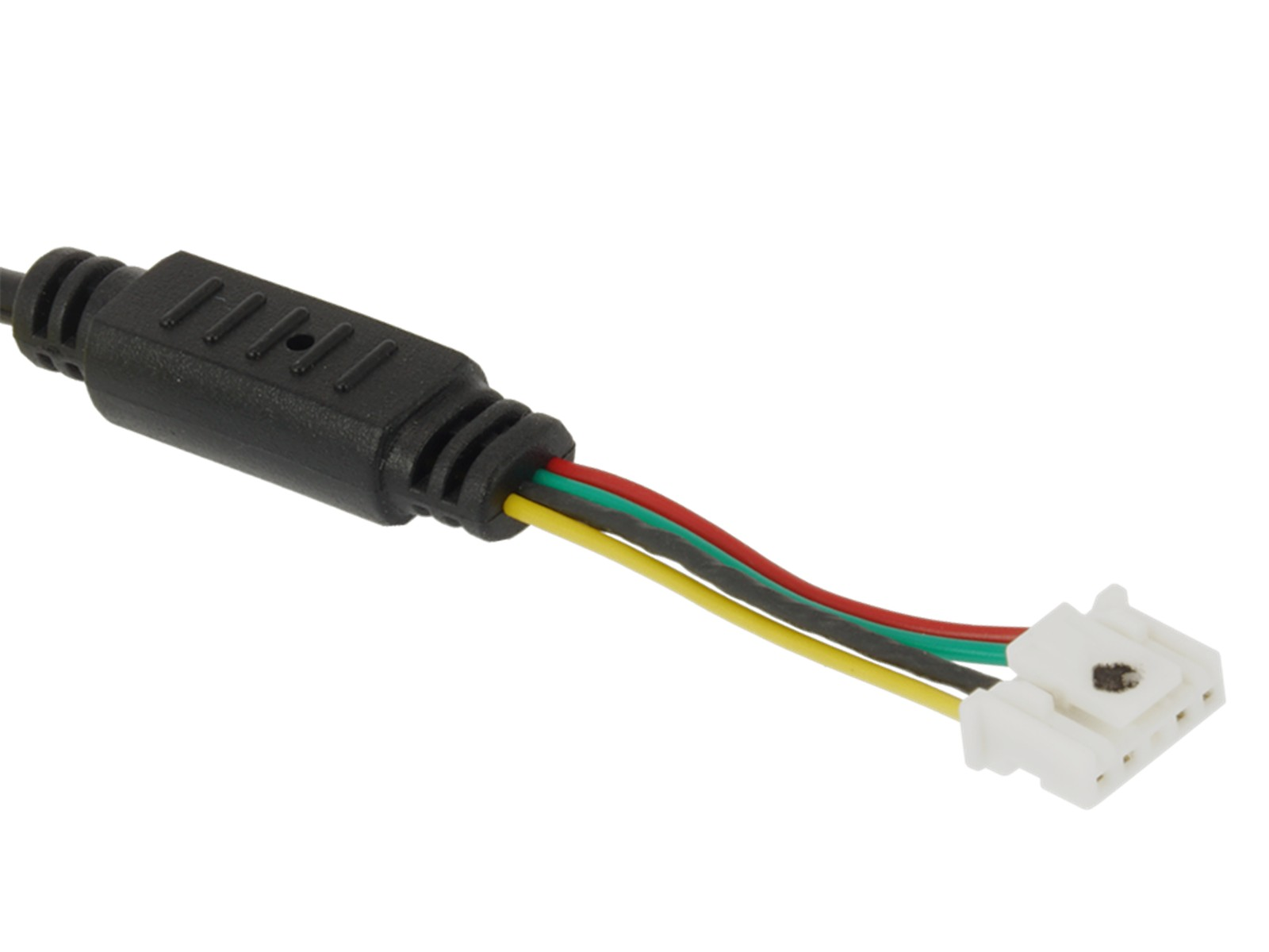 Ein schwarzer Stecker mit vier farbigen Drähten (rot, grün, gelb und schwarz), die zu einem weißen Stecker auf weißem Hintergrund führen.