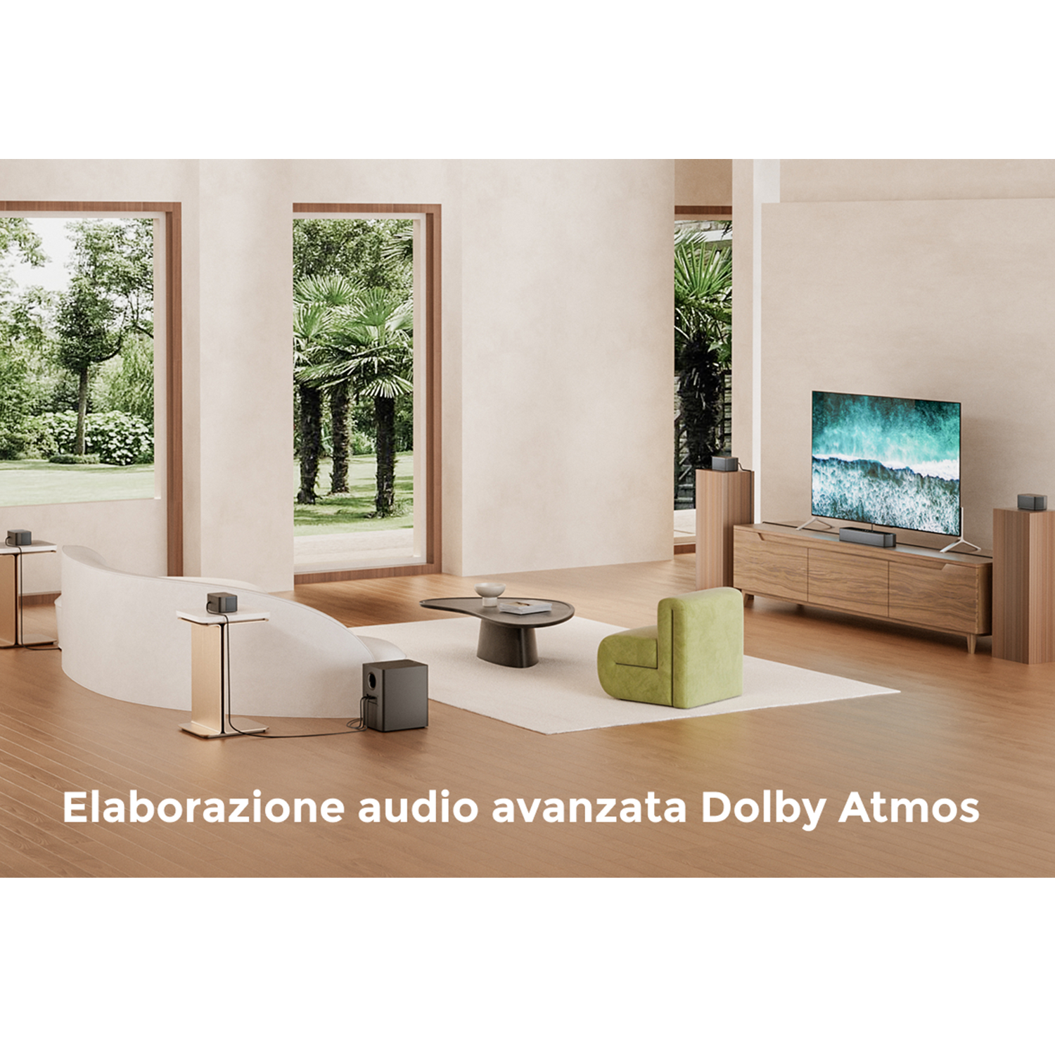 Soggiorno con TV, impianto audio, poltrona verde e finestre sul giardino.