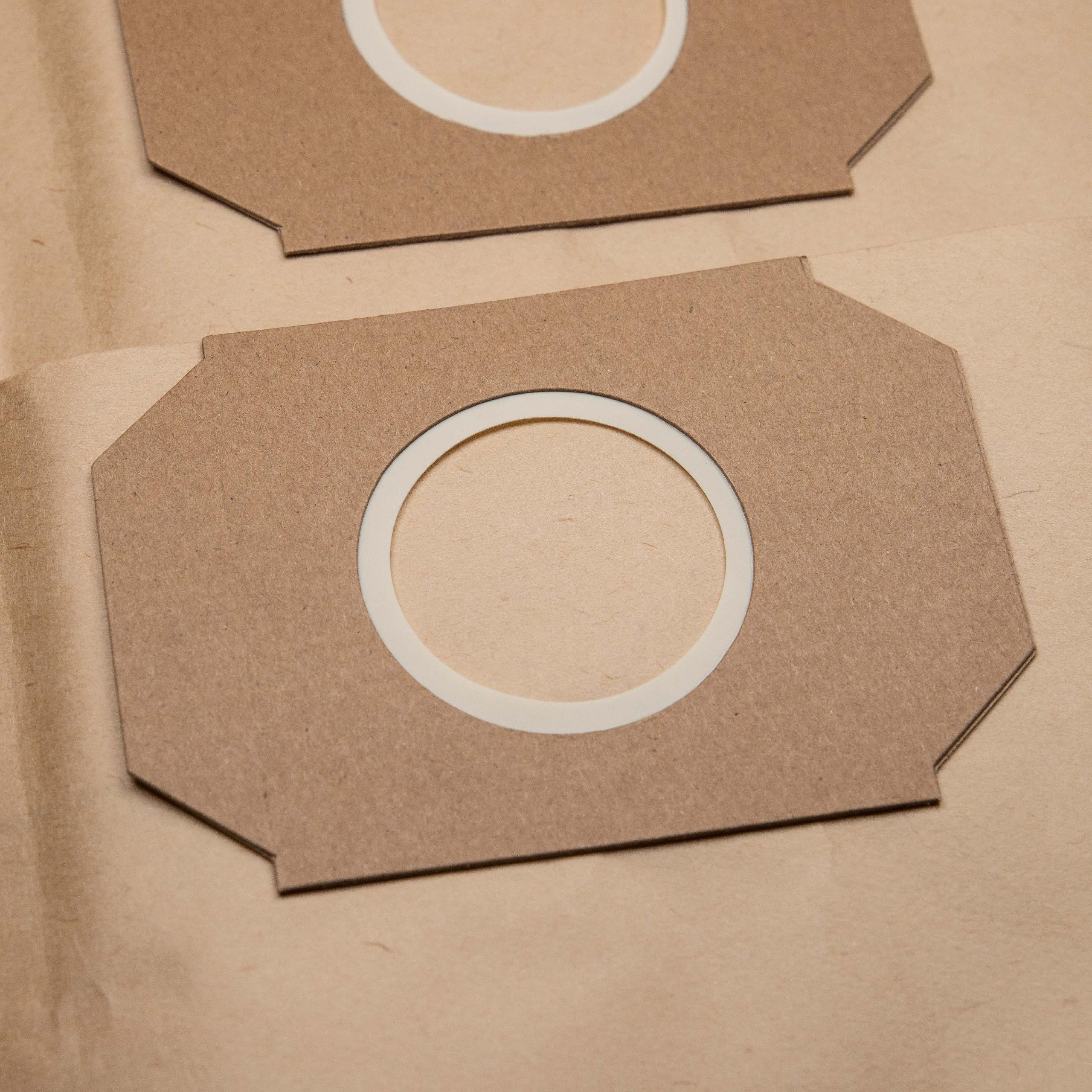 Zwei braune Papiertüten, jede mit einem weißen Ring und einem zentralen Loch, sind sichtbar. Der Hintergrund ist ebenfalls braunes Papier.