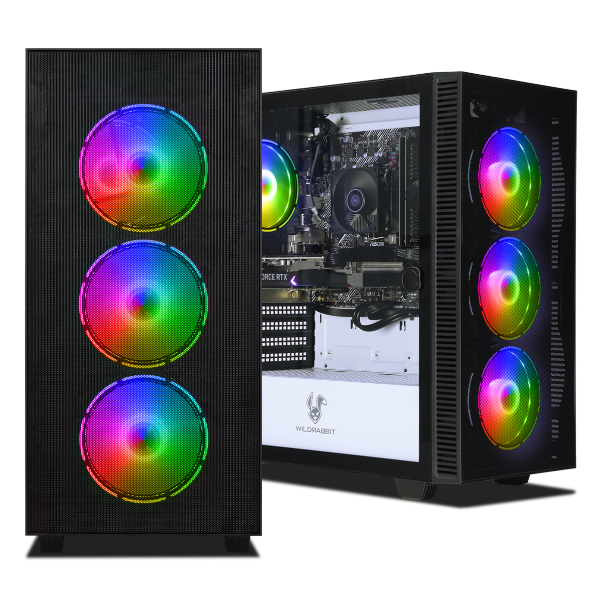 Zwei schwarze PC-Gehäuse. Eines offen, zeigt interne Komponenten. Beide haben RGB-Lüfter. Das offene Gehäuse zeigt ein Wildrabbit-Logo.