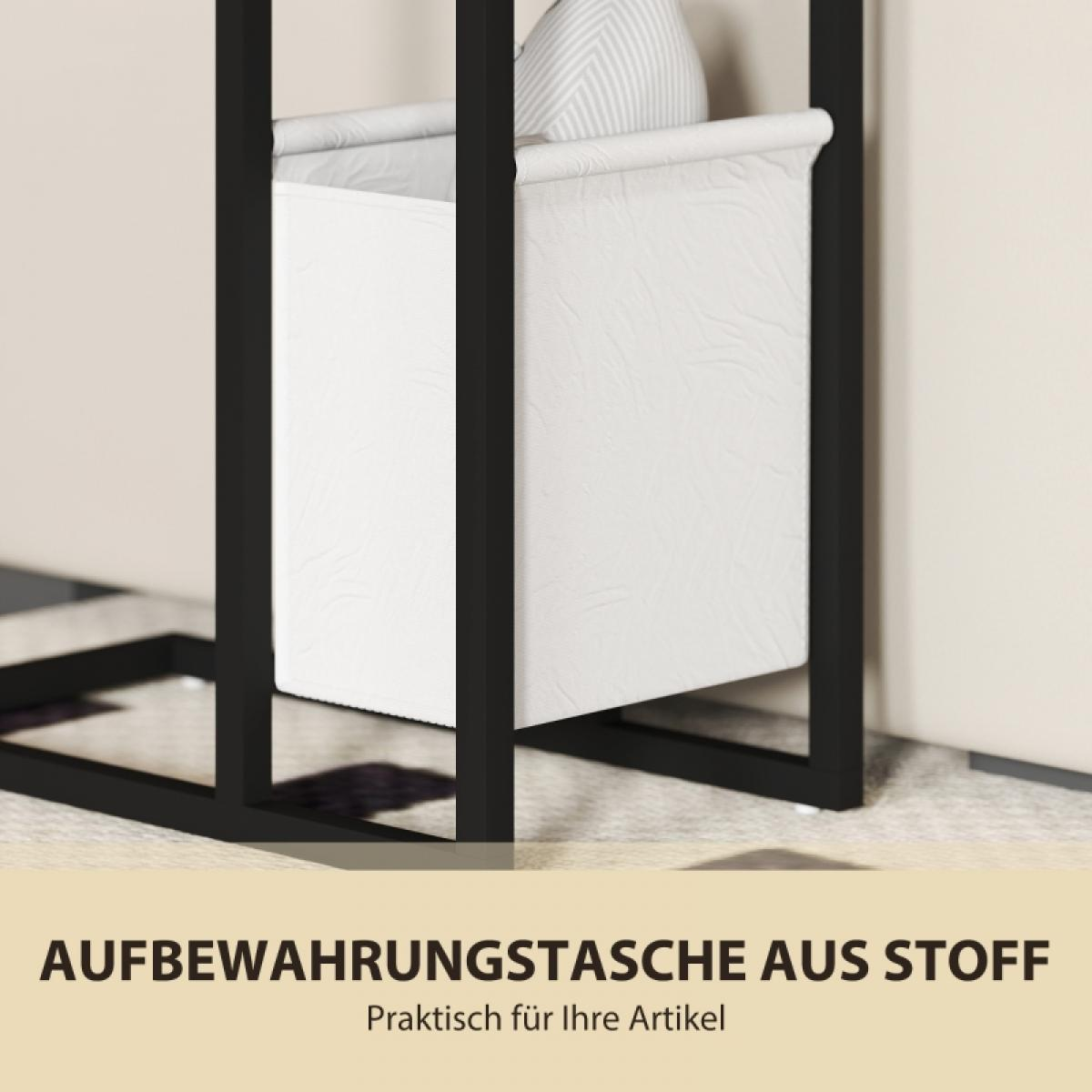 Eine weiße Stoffaufbewahrungstasche befindet sich in einem schwarzen Metallrahmen. Ein gestreiftes Kissen ist in der Tasche sichtbar.