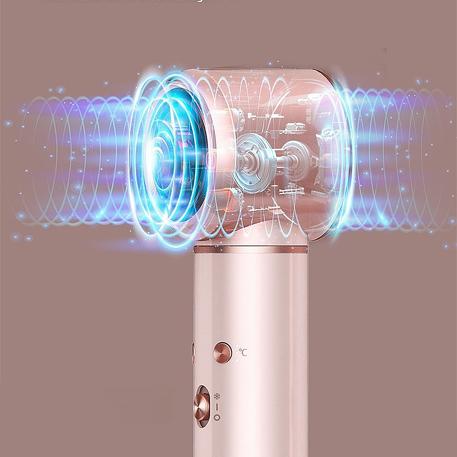 Ein rosa- und roségoldfarbener Föhn mit transparentem Kopf, der die inneren Mechanismen zeigt. Blaue Energielinien umgeben den Kopf.