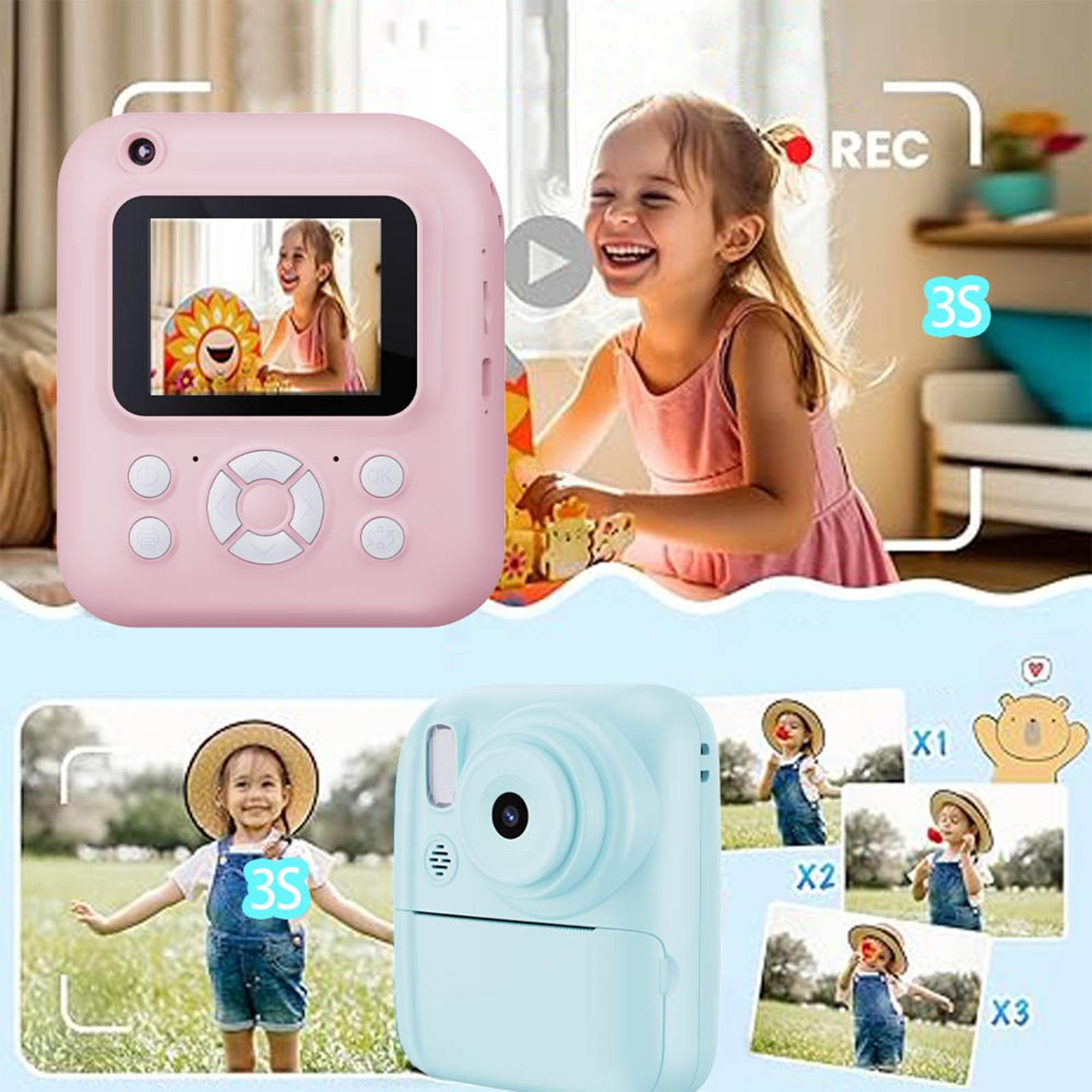 Das Bild zeigt rosa und blaue Kinderkameras, ein lächelndes Mädchen und Beispielbilder. Die rosa Kamera zeigt ein Mädchen mit einem Spielzeug.