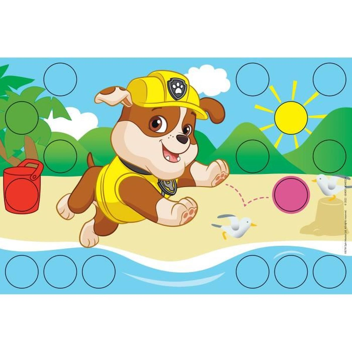 Ein Cartoonbild zeigt einen braunen und weißen Welpen in gelber Uniform, der an einem Strand rennt. Es gibt zwei Möwen und einen pinken Kreis.