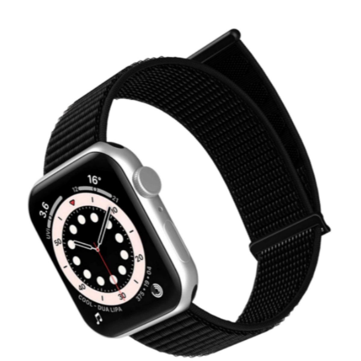 Silberne Apple Watch mit schwarzem Armband. Das Zifferblatt zeigt die Uhrzeit und verschiedene Metriken. Das Armband ist aus gewebtem Nylon.