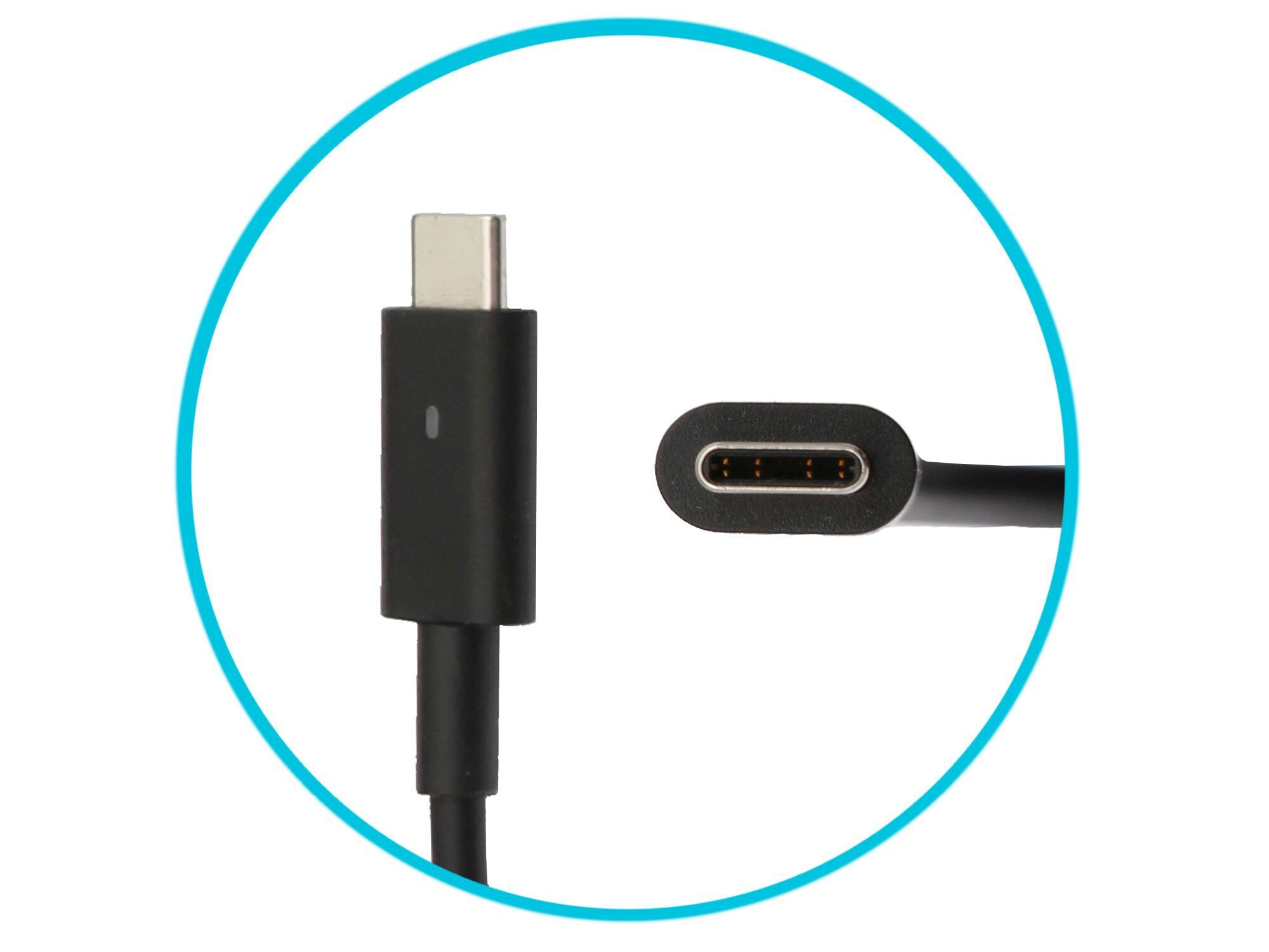 Schwarzes USB-C-Kabel, zwei Enden sichtbar. Ein Ende zeigt den Stecker, das andere den Anschluss. Beides auf weißem Grund.