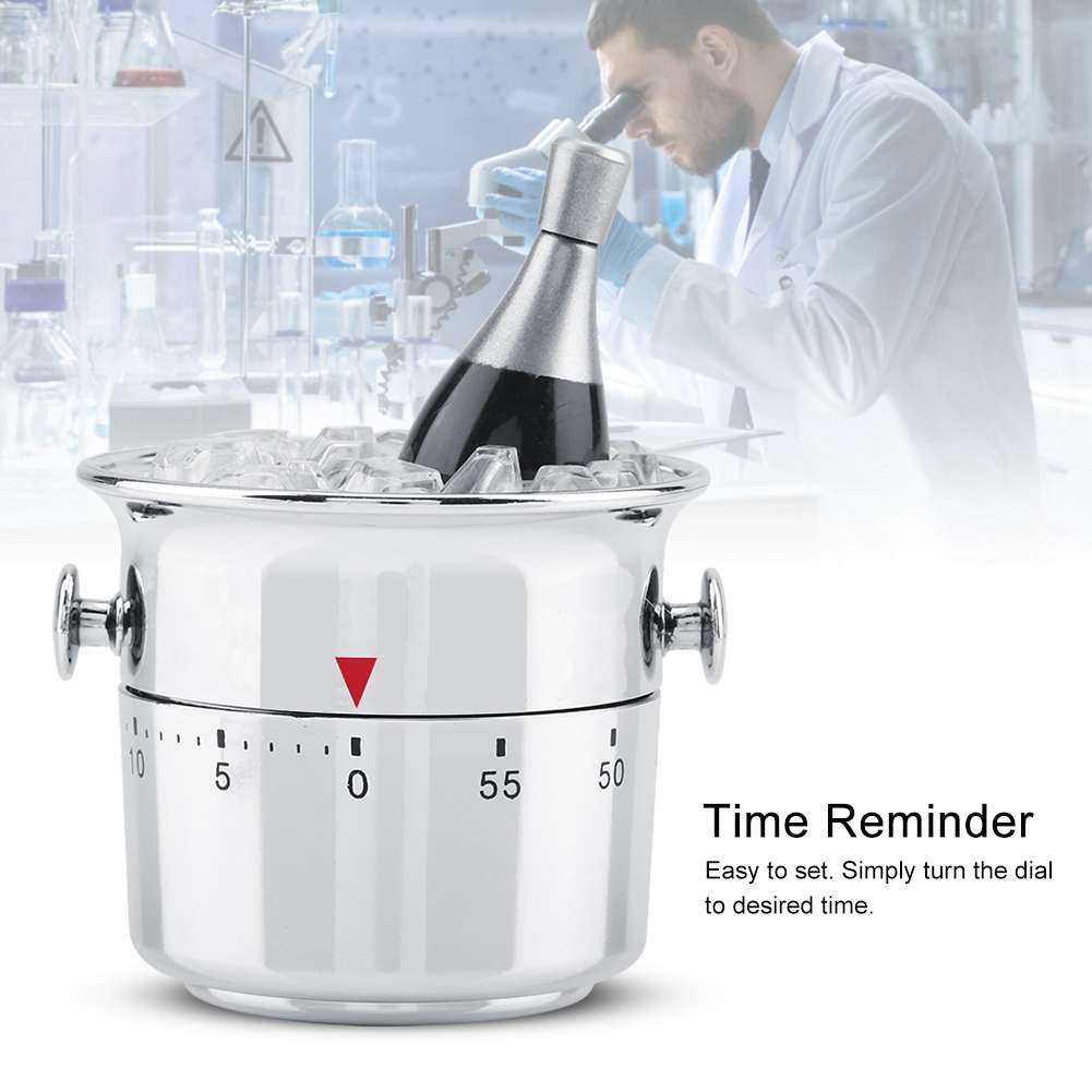 Ein Timer mit einer Weinflasche in Eis. Im Hintergrund ist ein Mann im Laborkittel zu sehen. Der Timer hat Zahlen und ein rotes Dreieck.