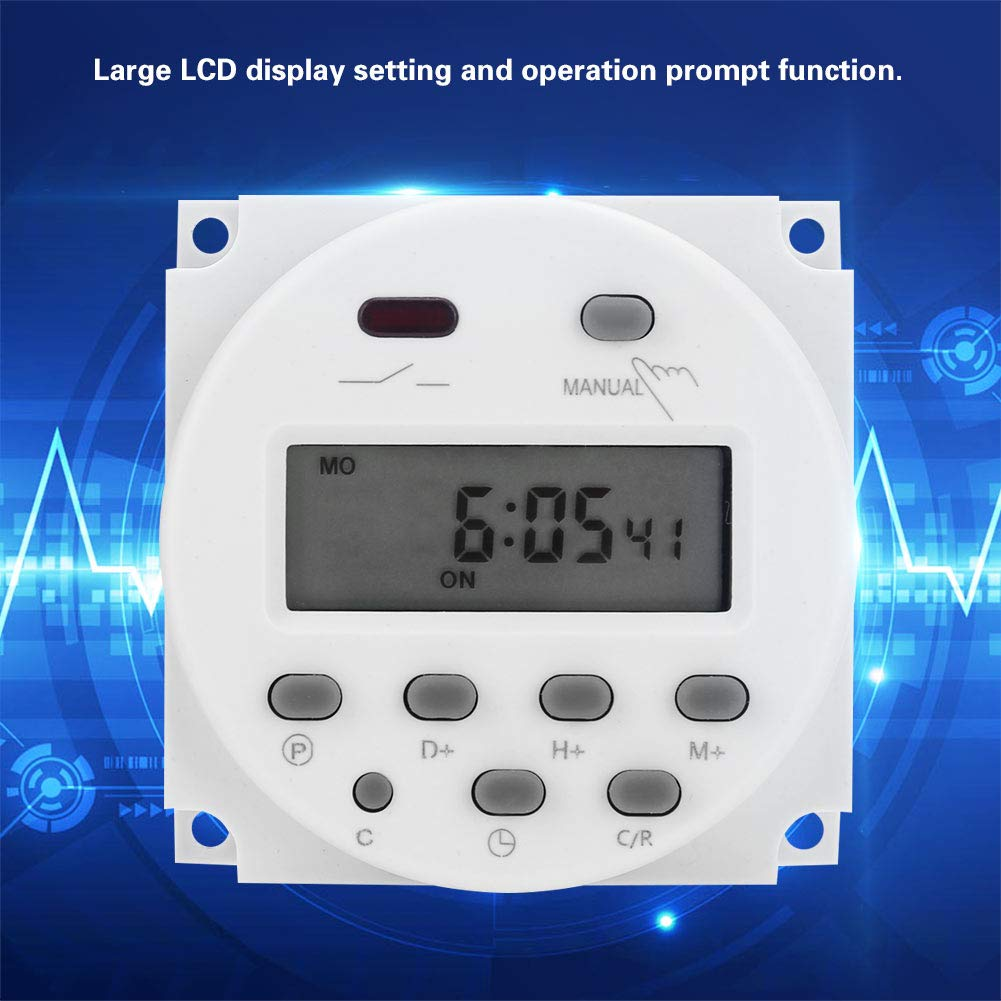 Ein weißer digitaler Timer mit LCD-Anzeige 6:05. Knöpfe mit MO, P, D+, H+, M+, C und C/R beschriftet. Hintergrund blaue Linien.