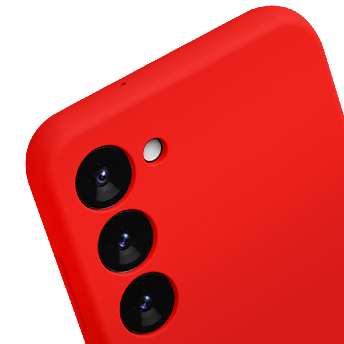 Primo piano di una custodia rossa per telefono con tre obiettivi e un flash. Lo sfondo è bianco.