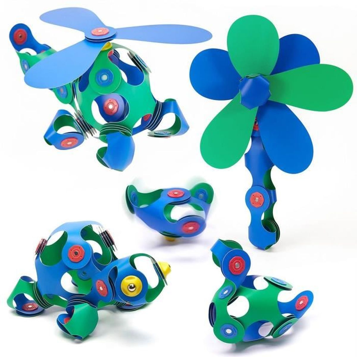 Sono mostrati diversi veicoli giocattolo colorati e un ventilatore. Sono assemblati con parti in plastica blu e verde con accenti rossi e gialli.