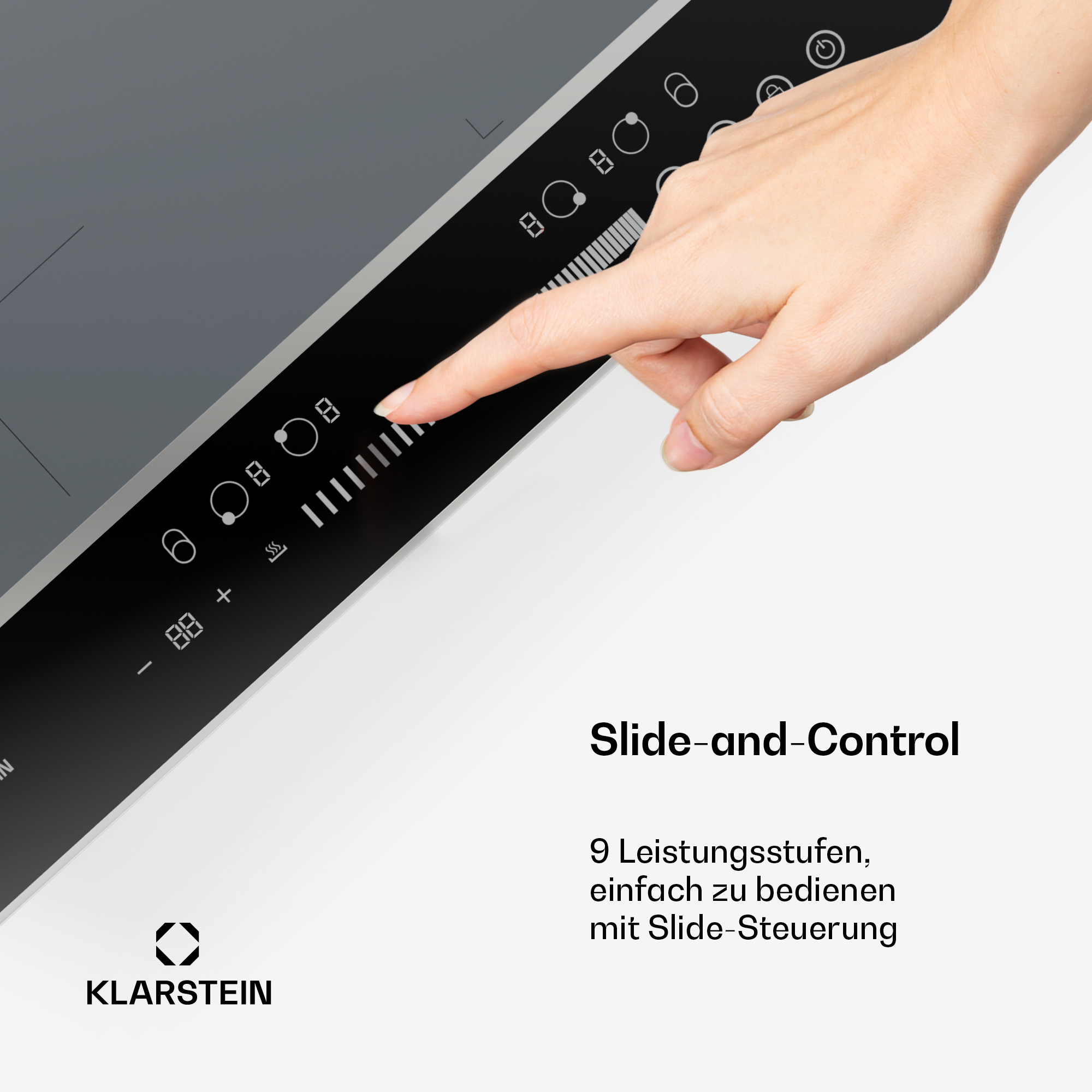 Eine Hand berührt ein schwarzes Induktionskochfeld. Das Feld hat Touch-Bedienelemente und eine Digitalanzeige, mit dem Markennamen Klarstein.