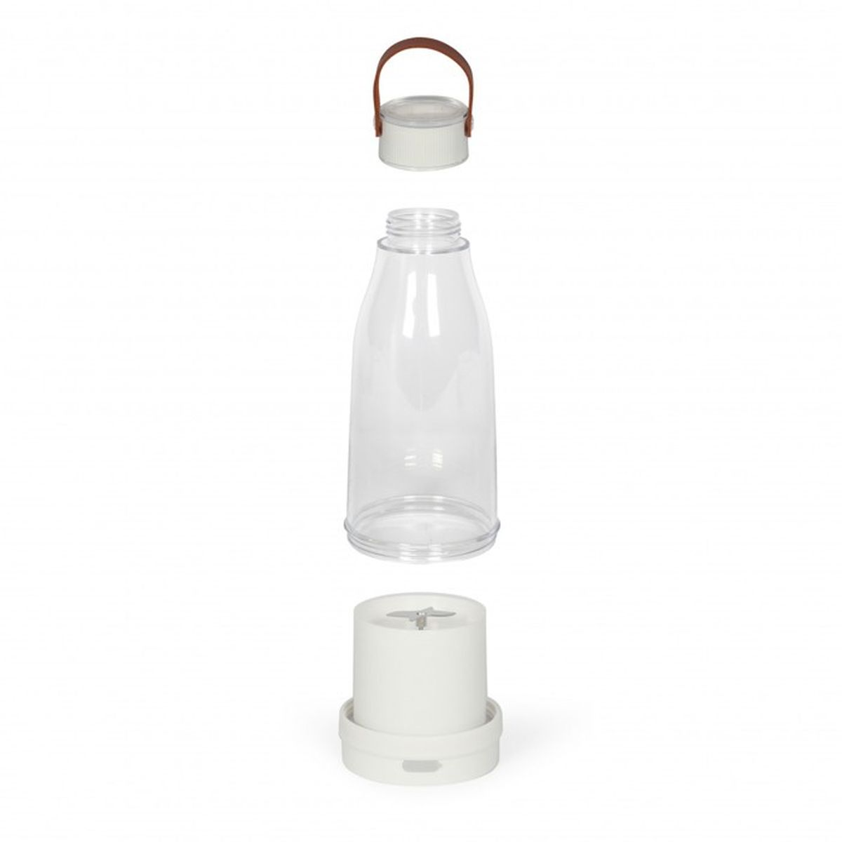 Zerlegter tragbarer Mixer. Zu den Komponenten gehören eine transparente Flasche, ein weißer Sockel mit Klingen und ein Deckel mit braunem Griff.